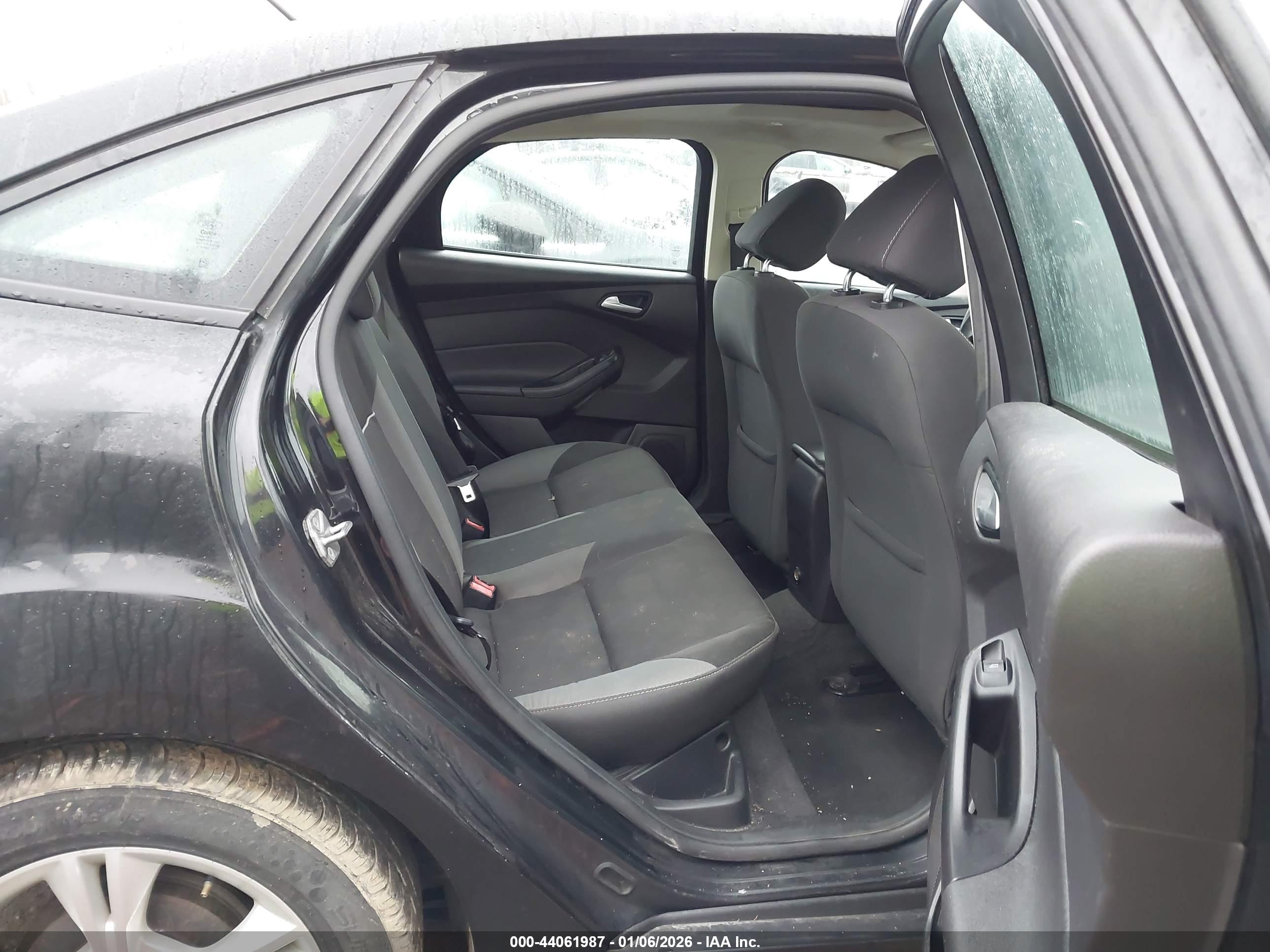 FORD FOCUS image 8