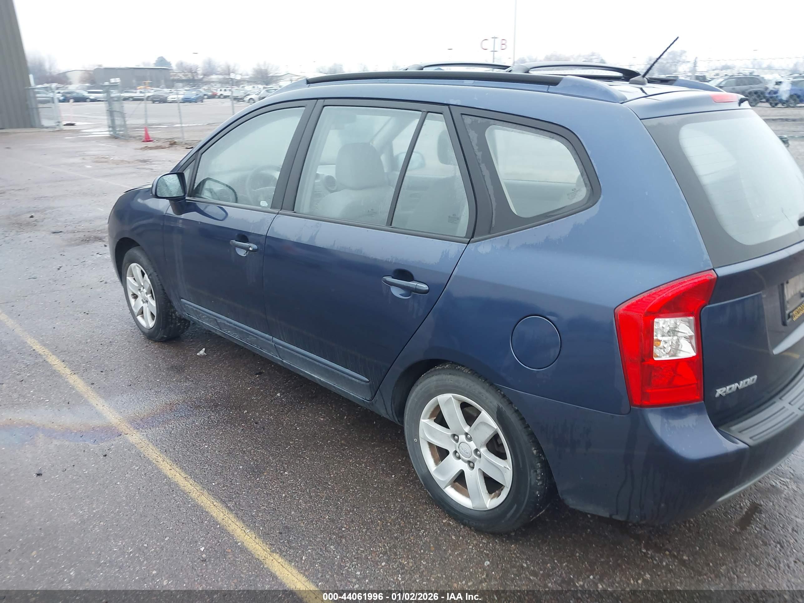 KIA RONDO image 3