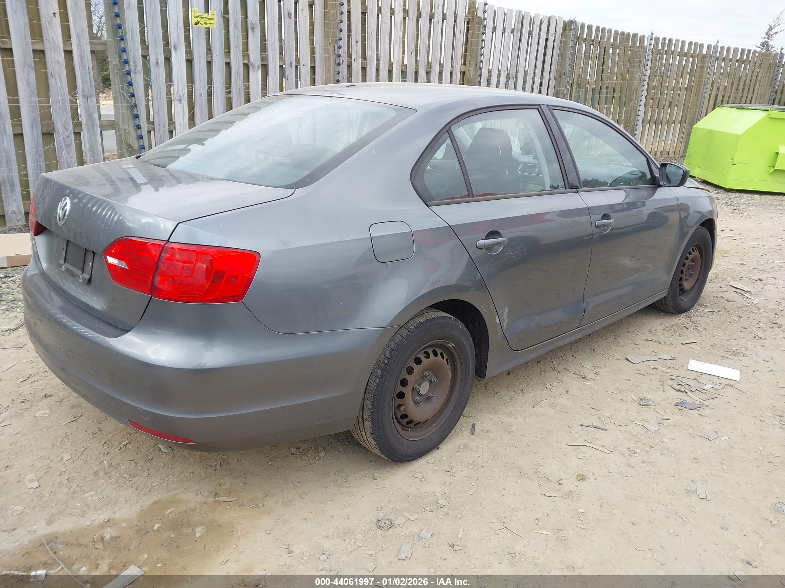 VOLKSWAGEN JETTA image 4