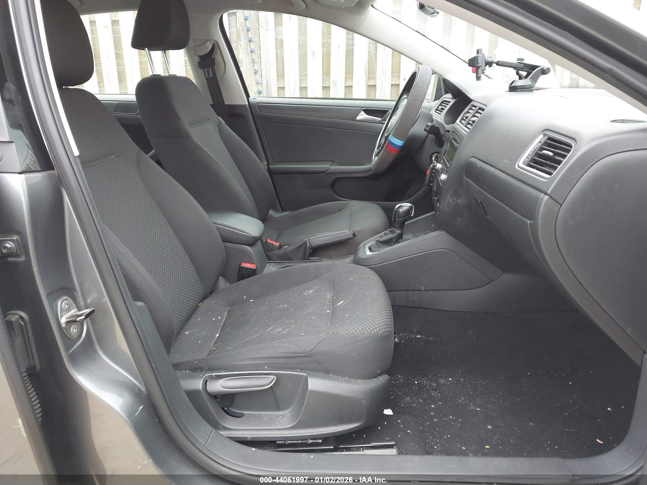 VOLKSWAGEN JETTA image 5