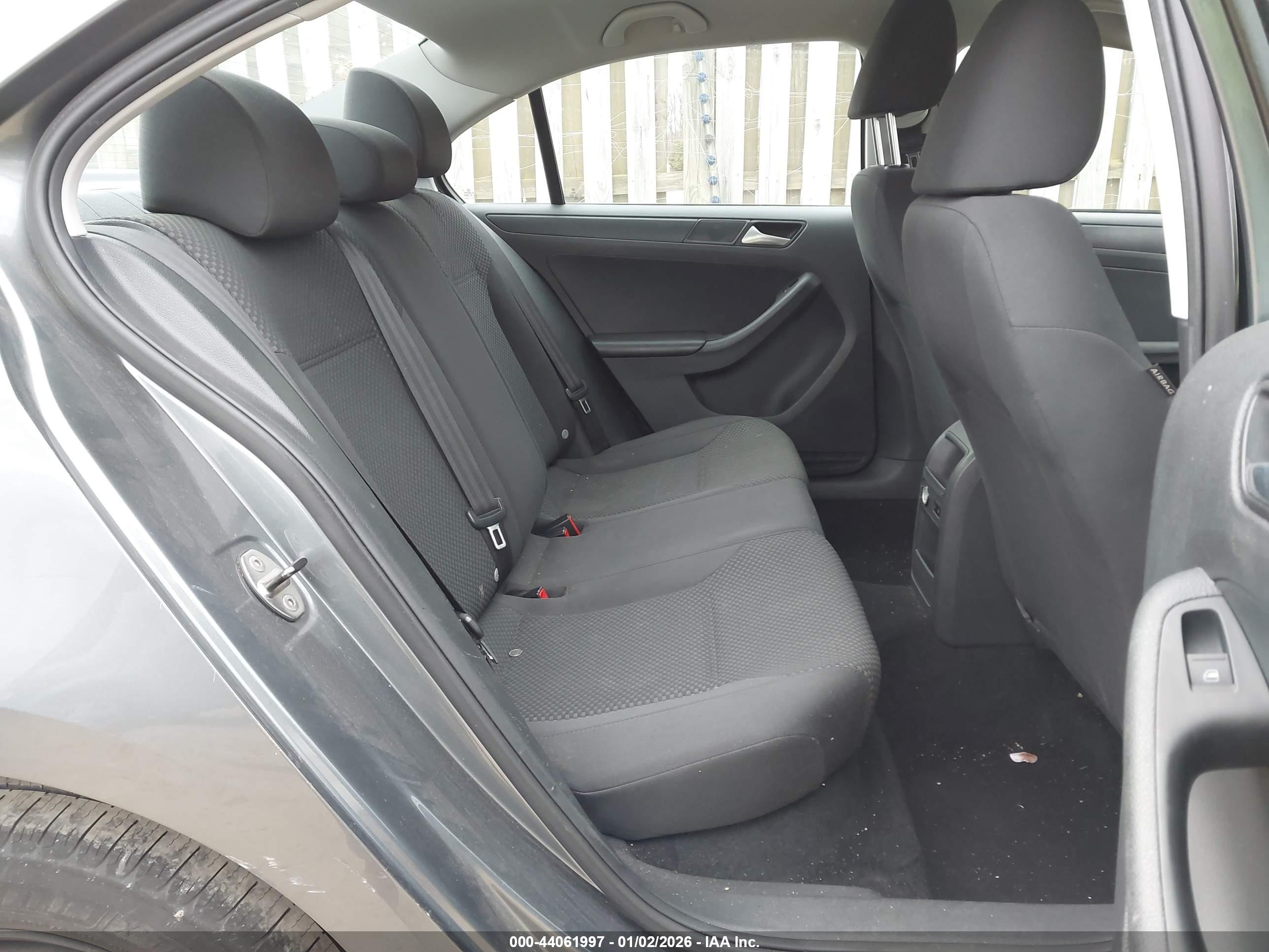 VOLKSWAGEN JETTA image 8