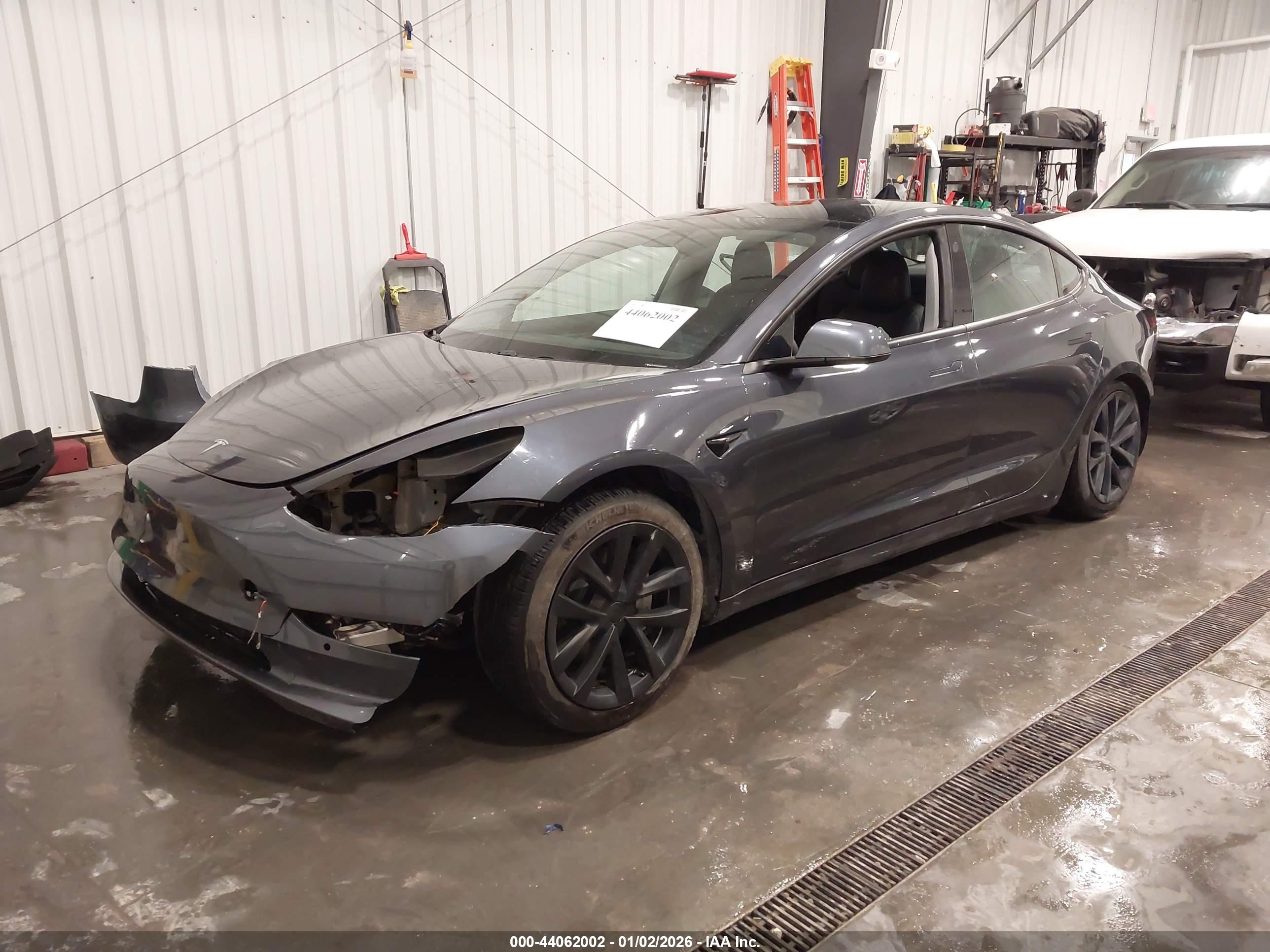 TESLA MODEL image 2