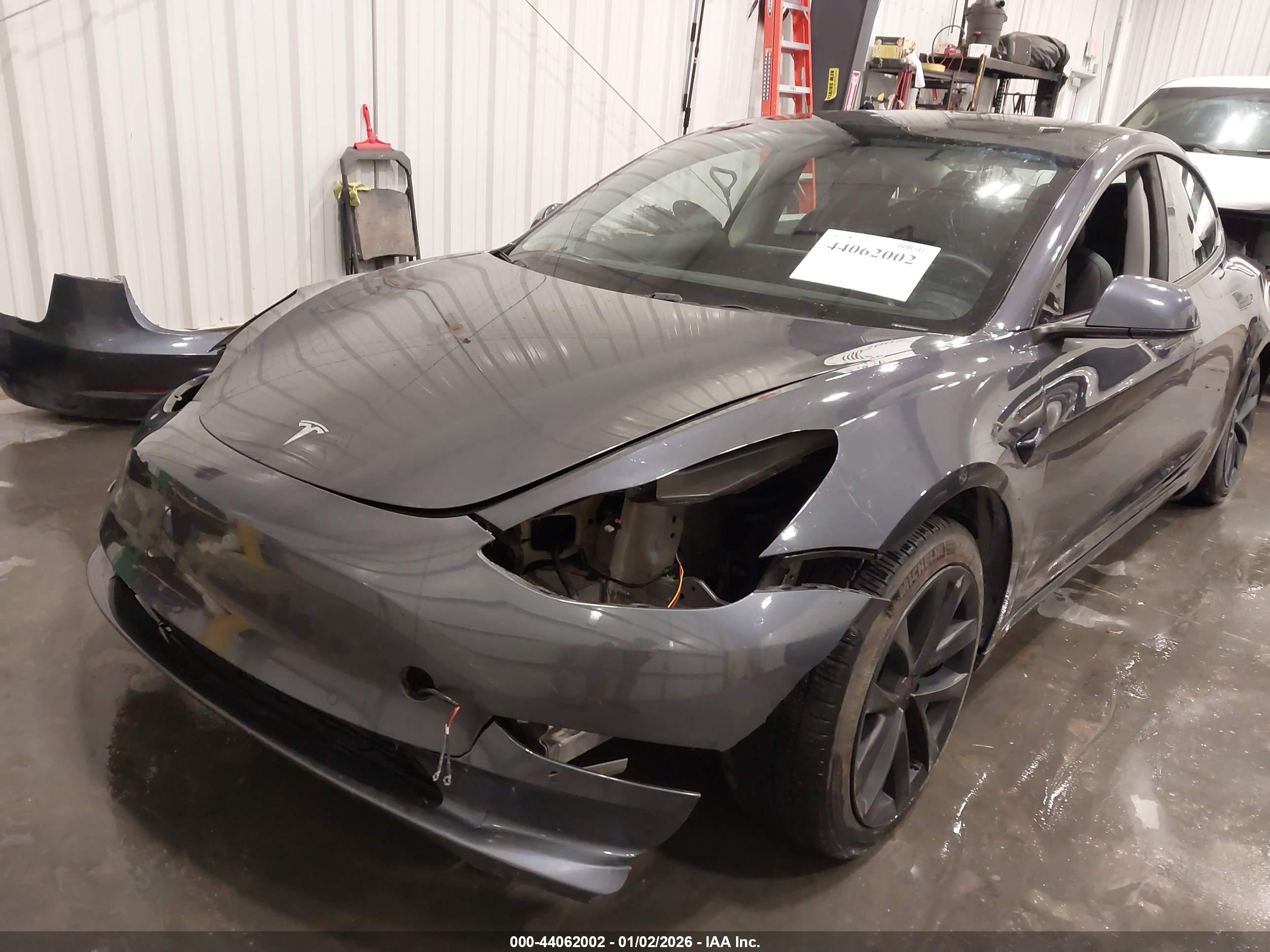 TESLA MODEL image 6