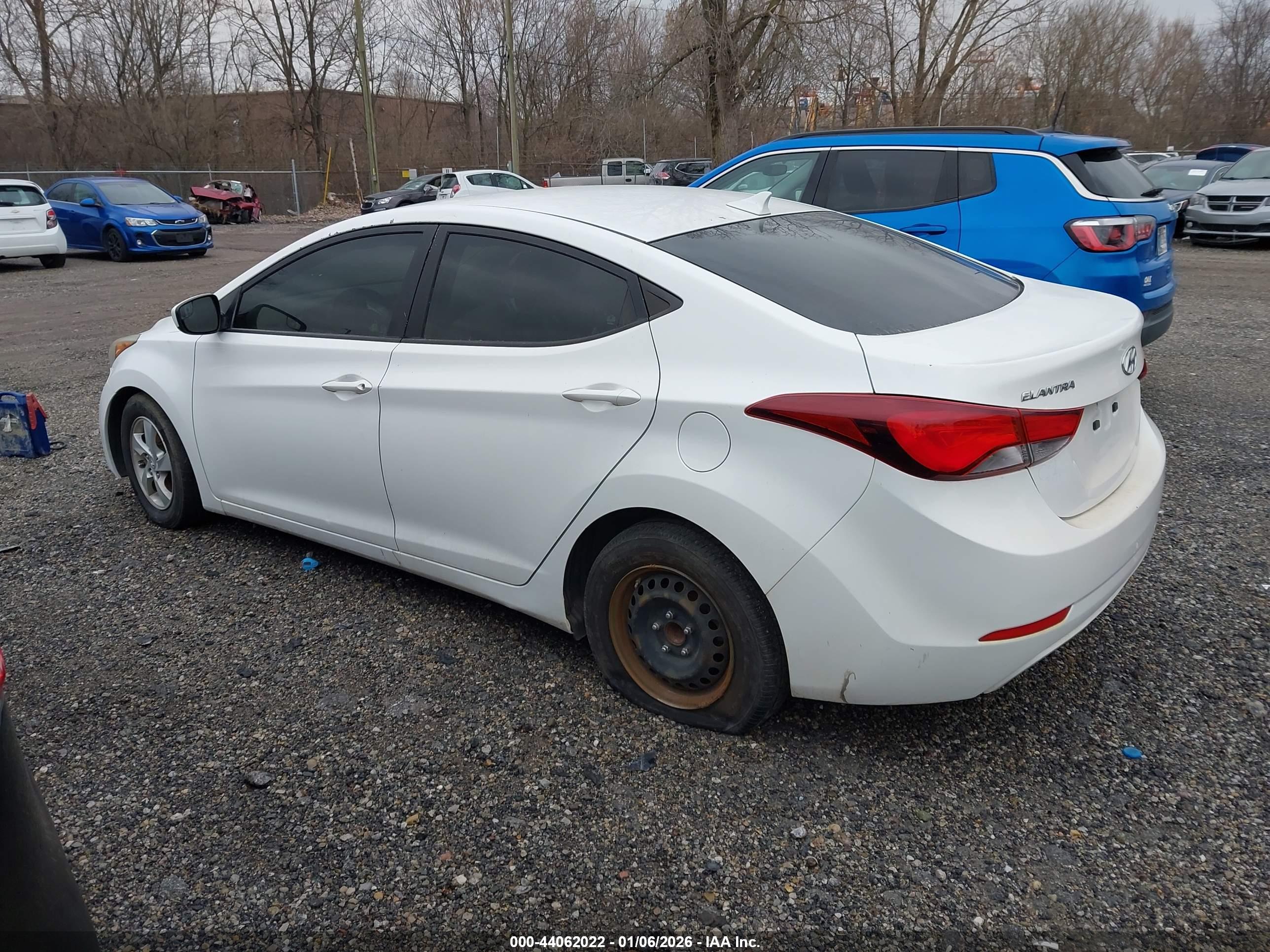 HYUNDAI ELANTRA image 3