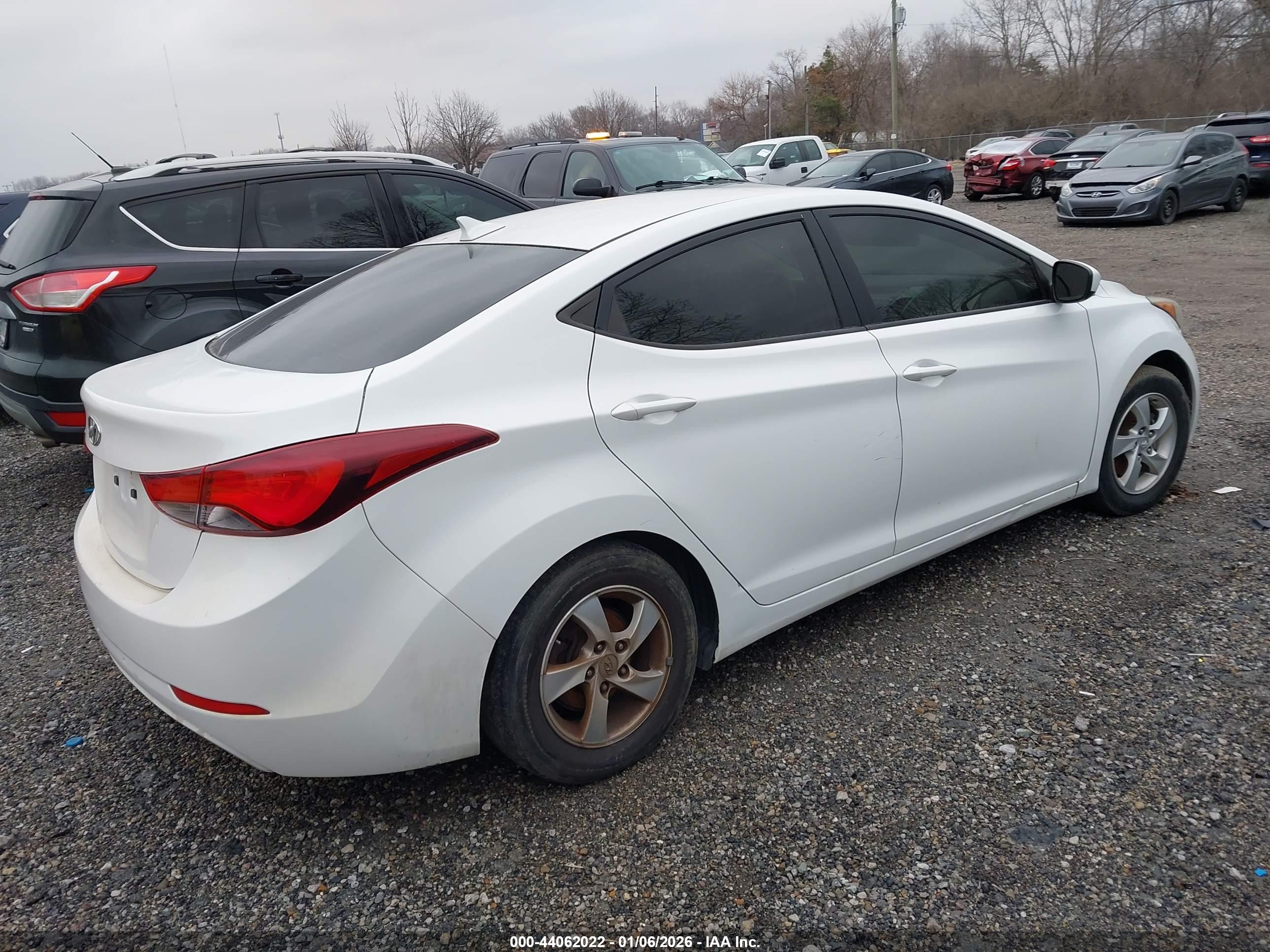 HYUNDAI ELANTRA image 4
