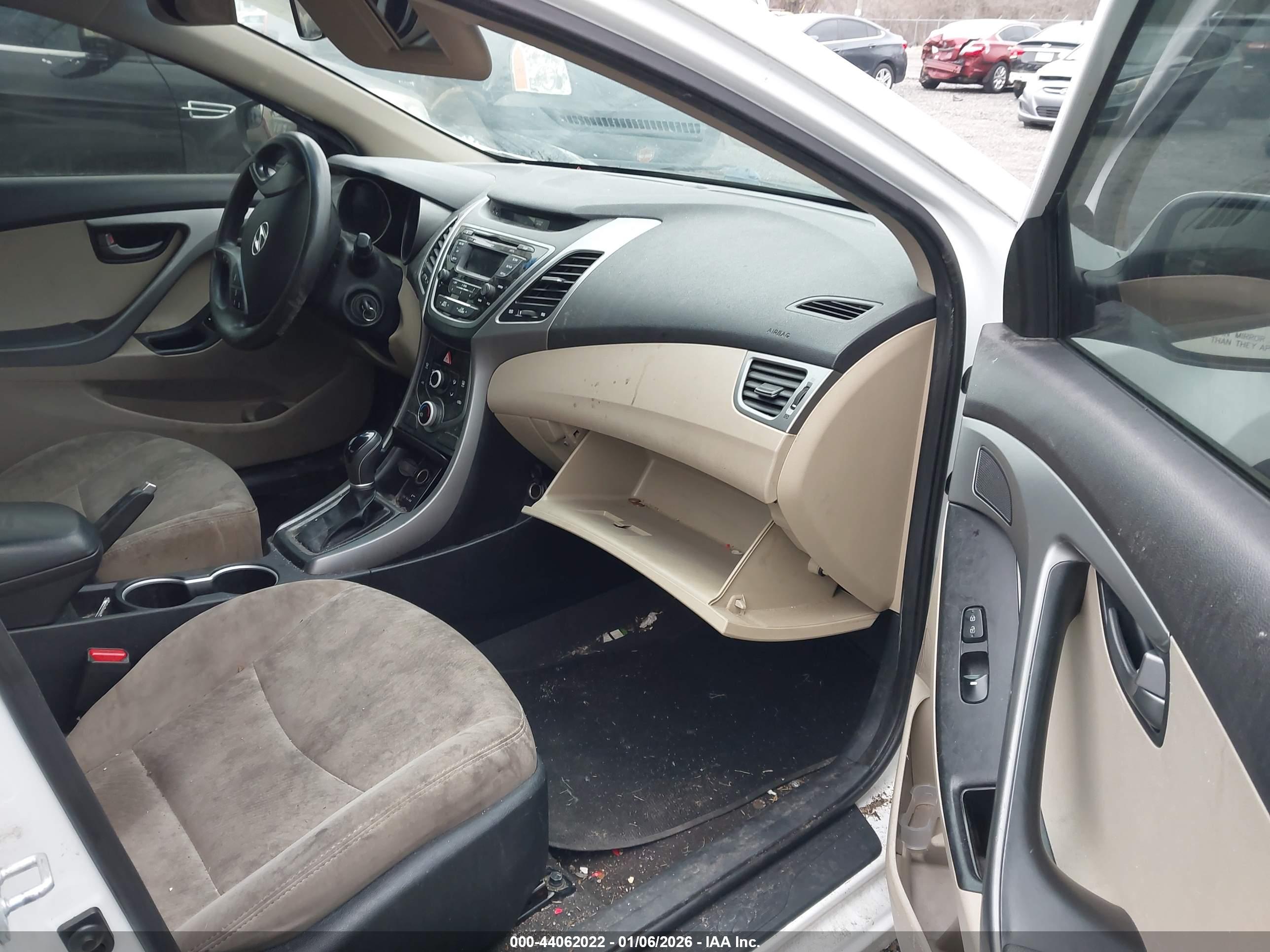 HYUNDAI ELANTRA image 5