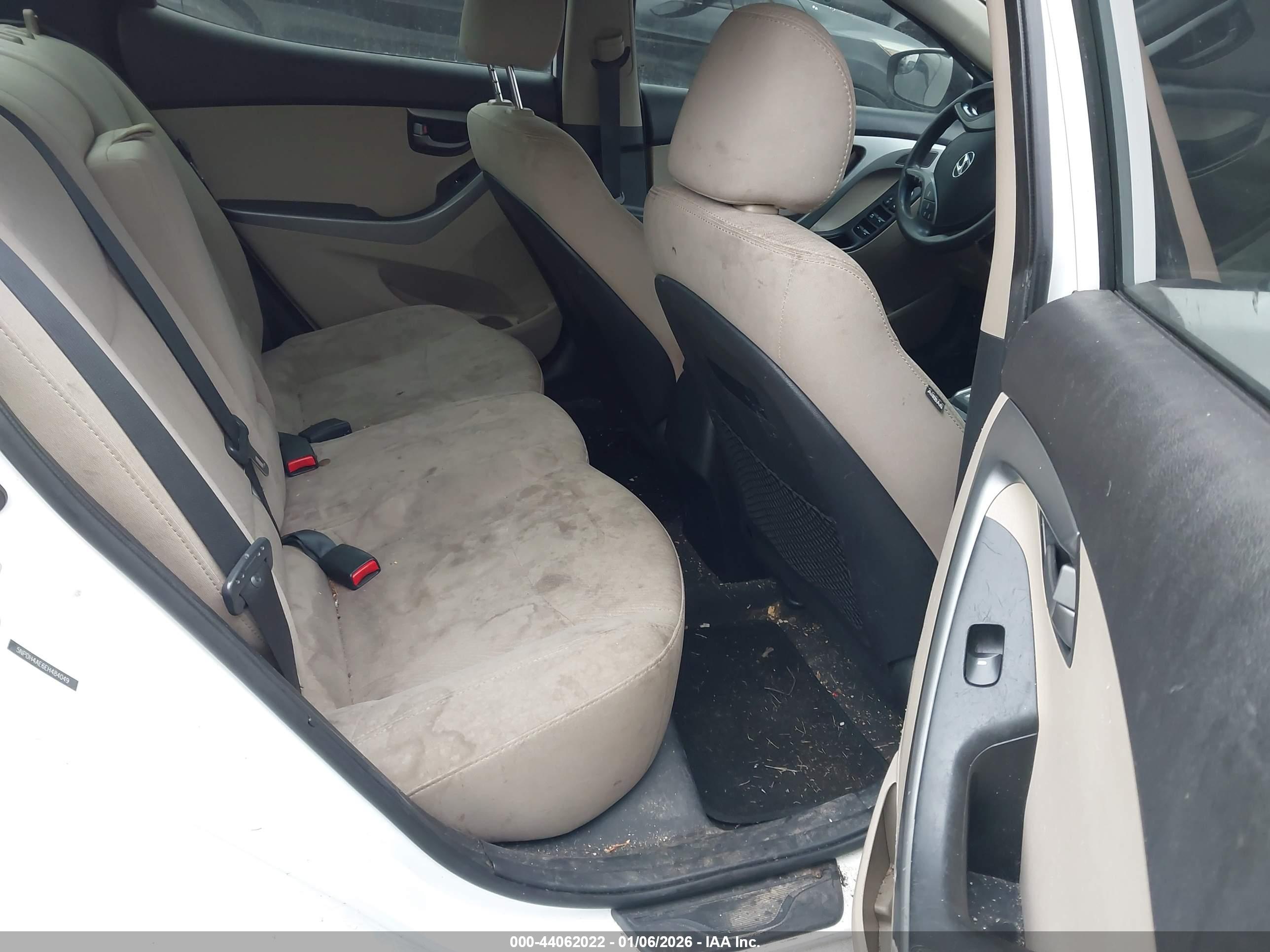 HYUNDAI ELANTRA image 8
