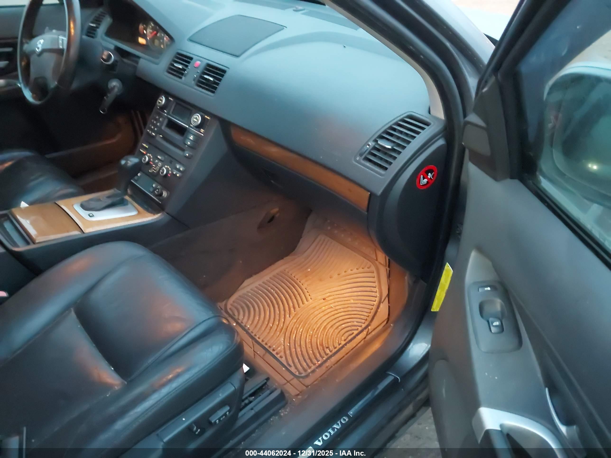 VOLVO XC90 image 5