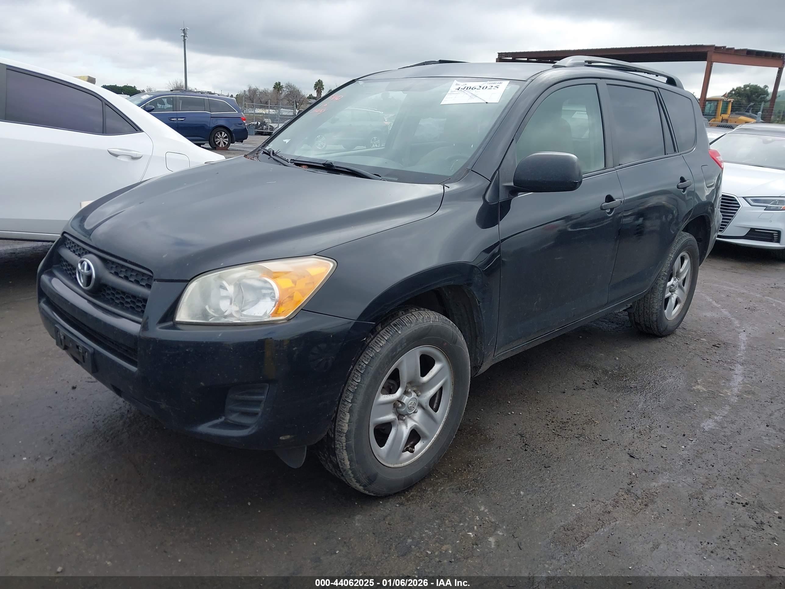 TOYOTA RAV4 image 2