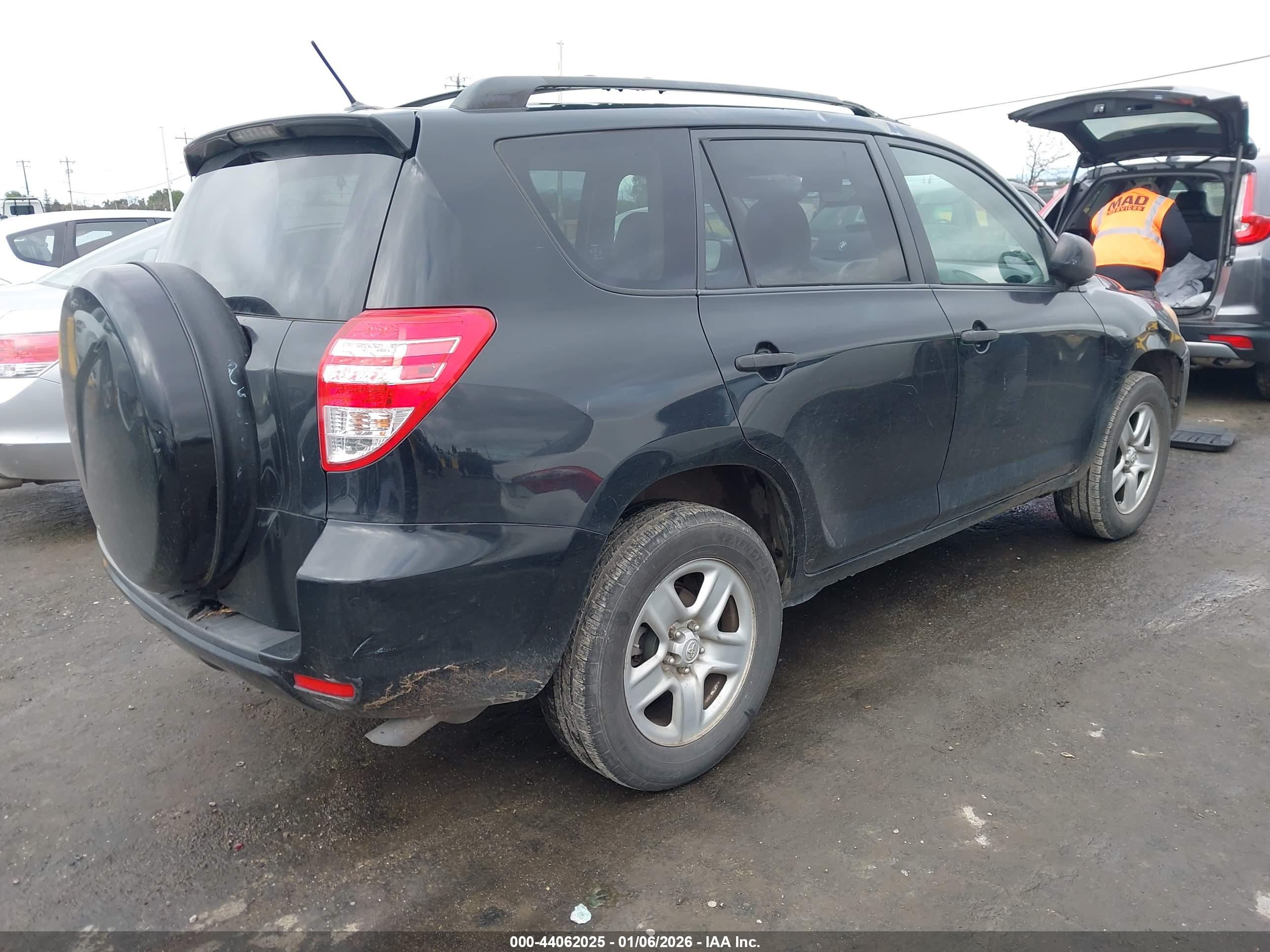 TOYOTA RAV4 image 4