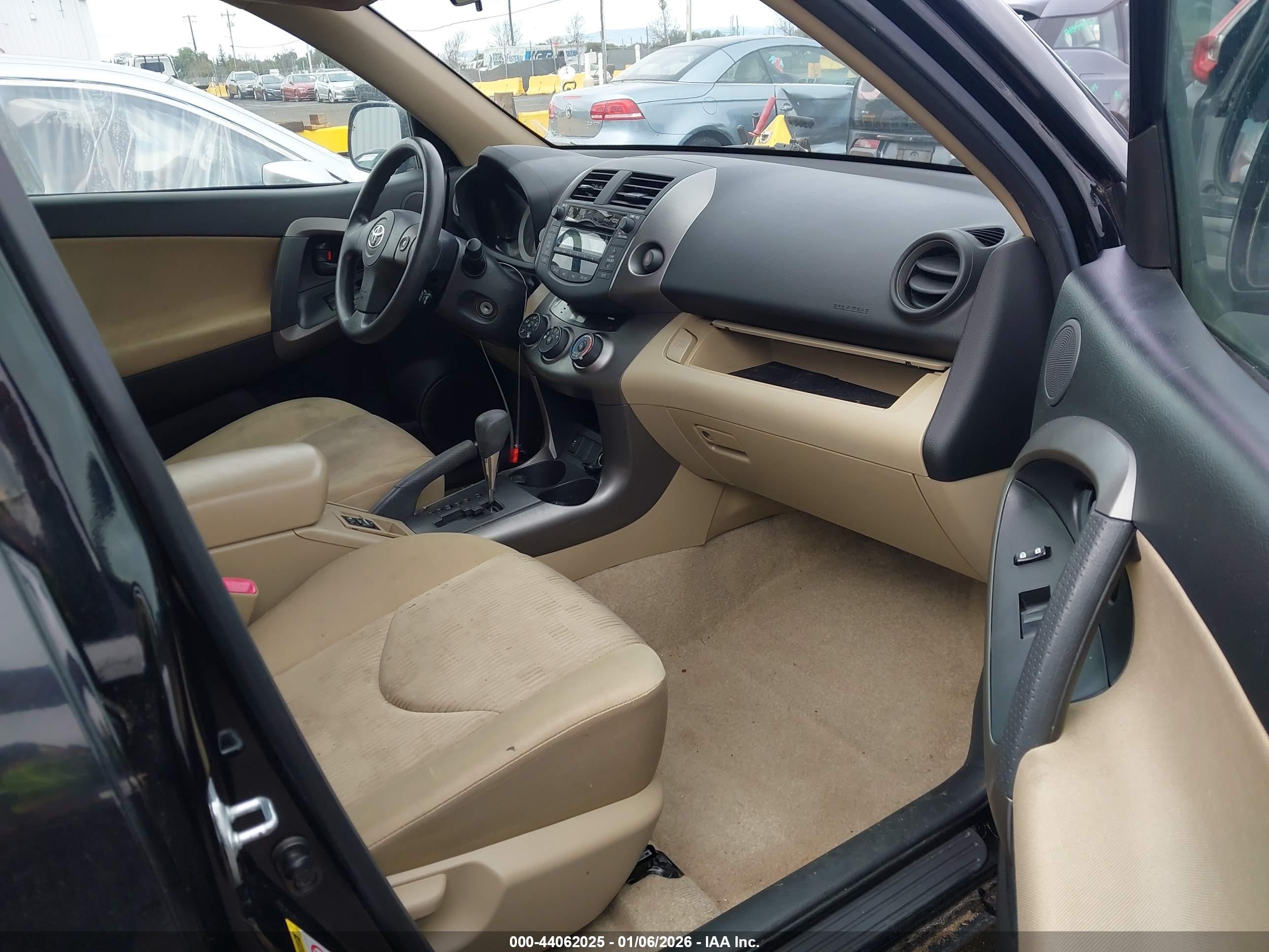 TOYOTA RAV4 image 5