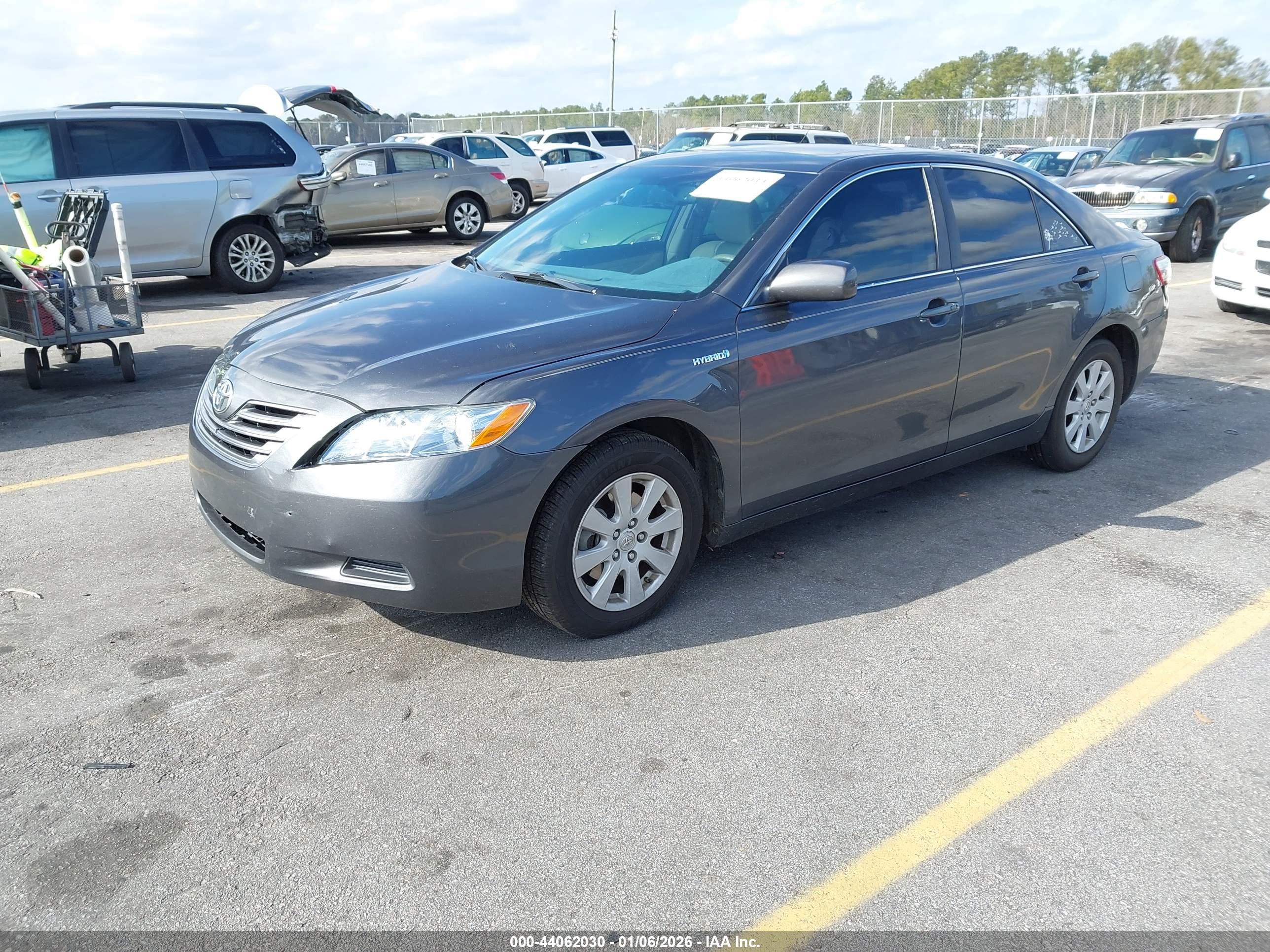TOYOTA CAMRY image 2