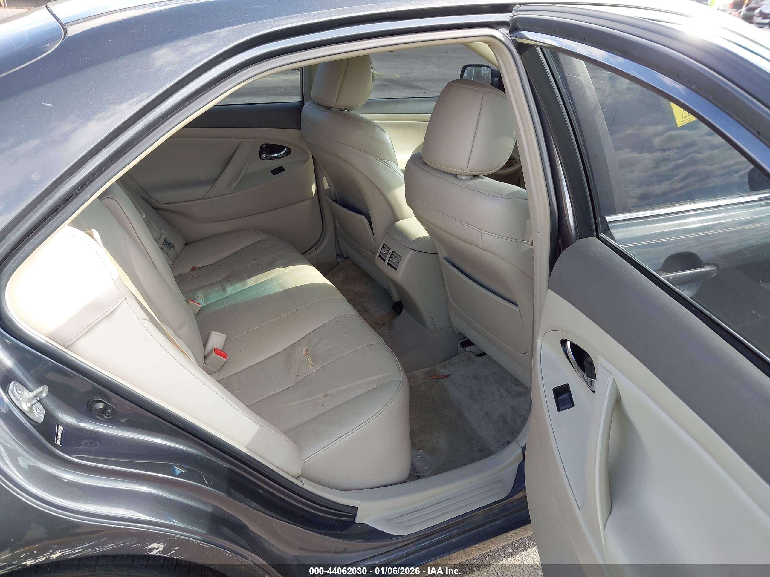 TOYOTA CAMRY image 8