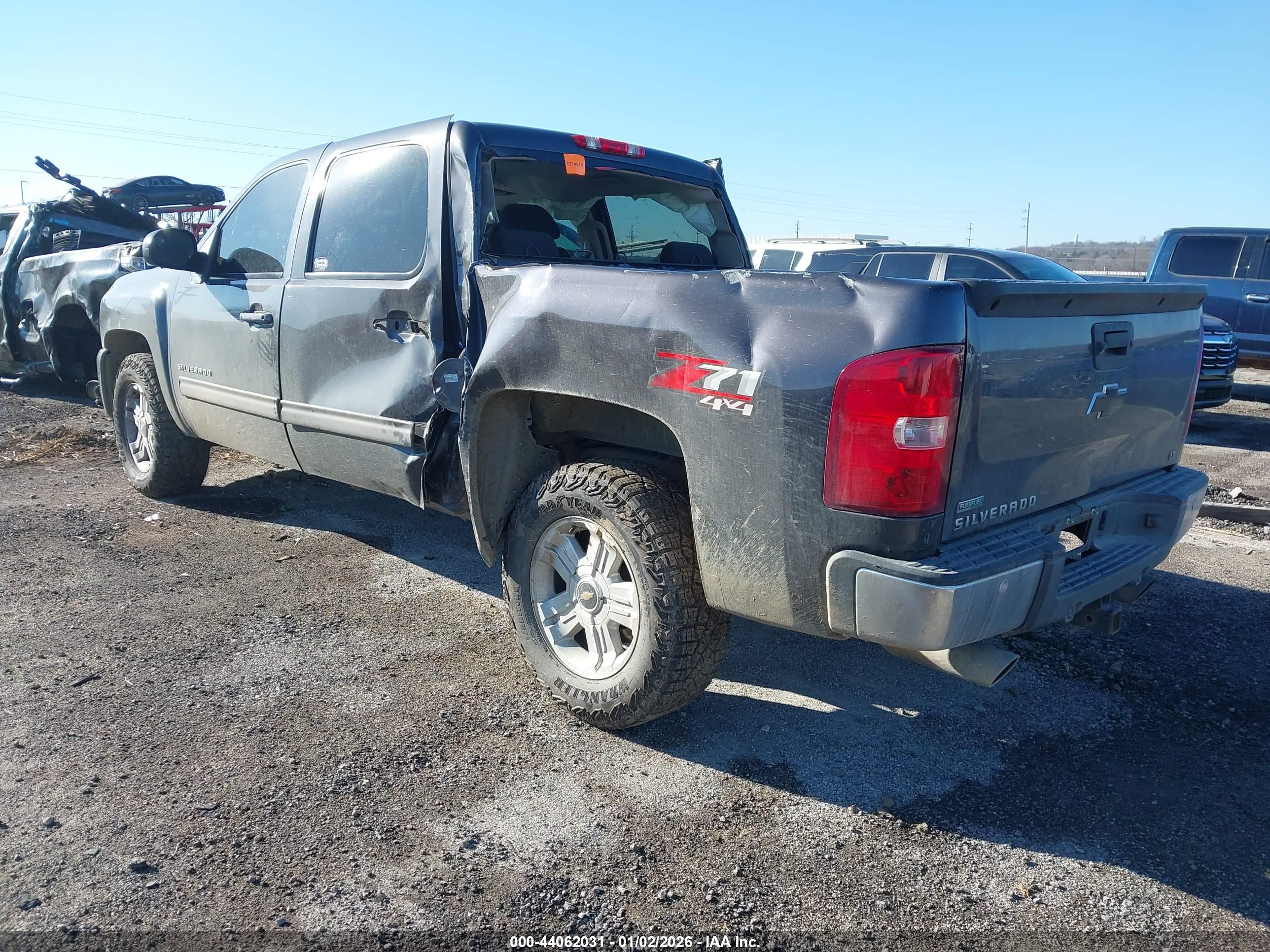 CHEVROLET SILVERADO image 3