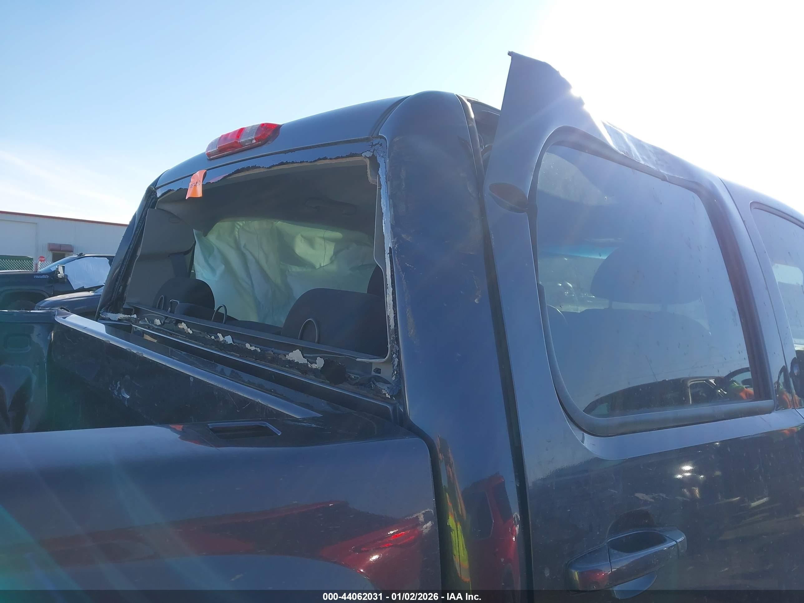 CHEVROLET SILVERADO image 6