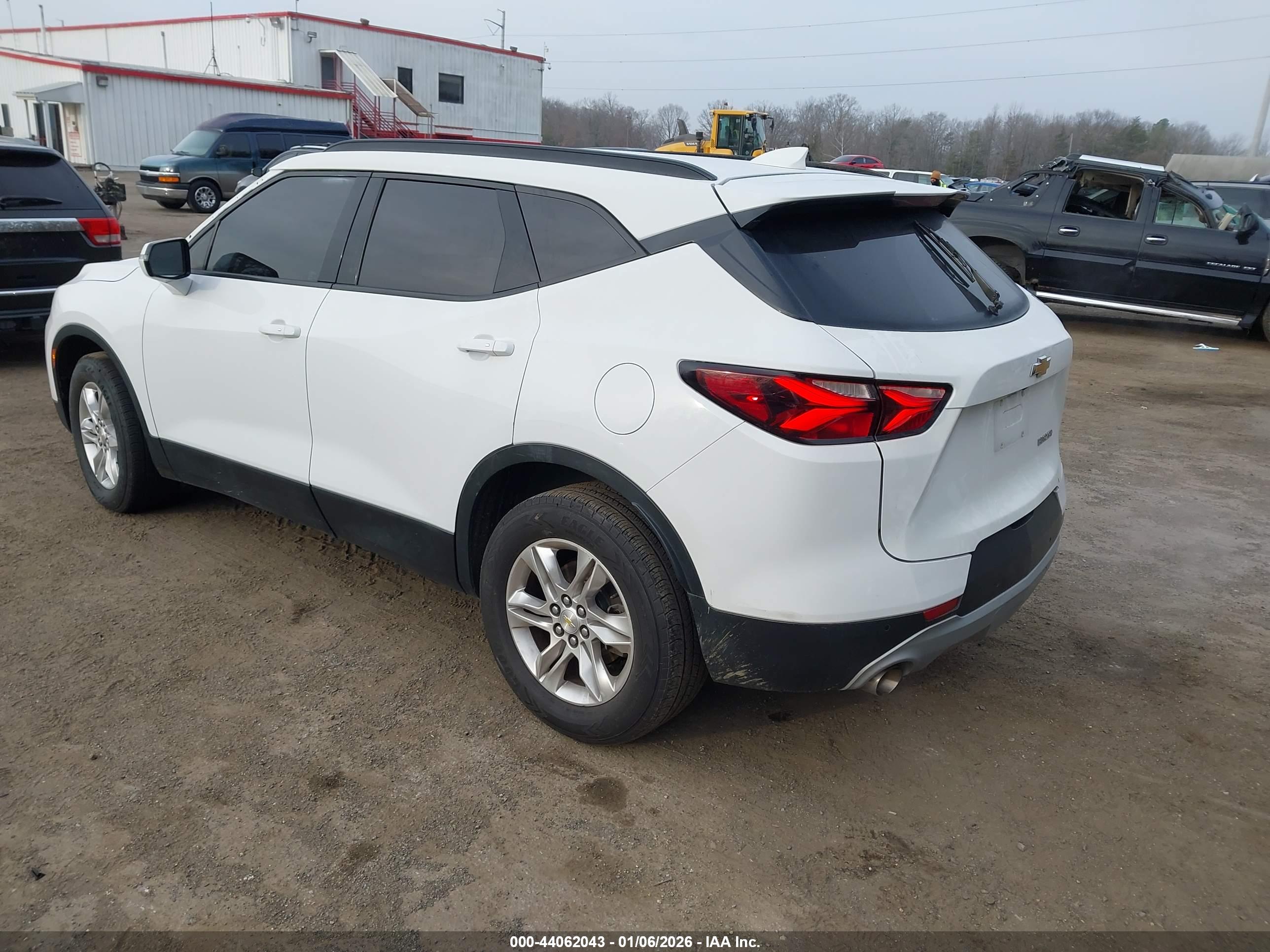 CHEVROLET BLAZER image 3