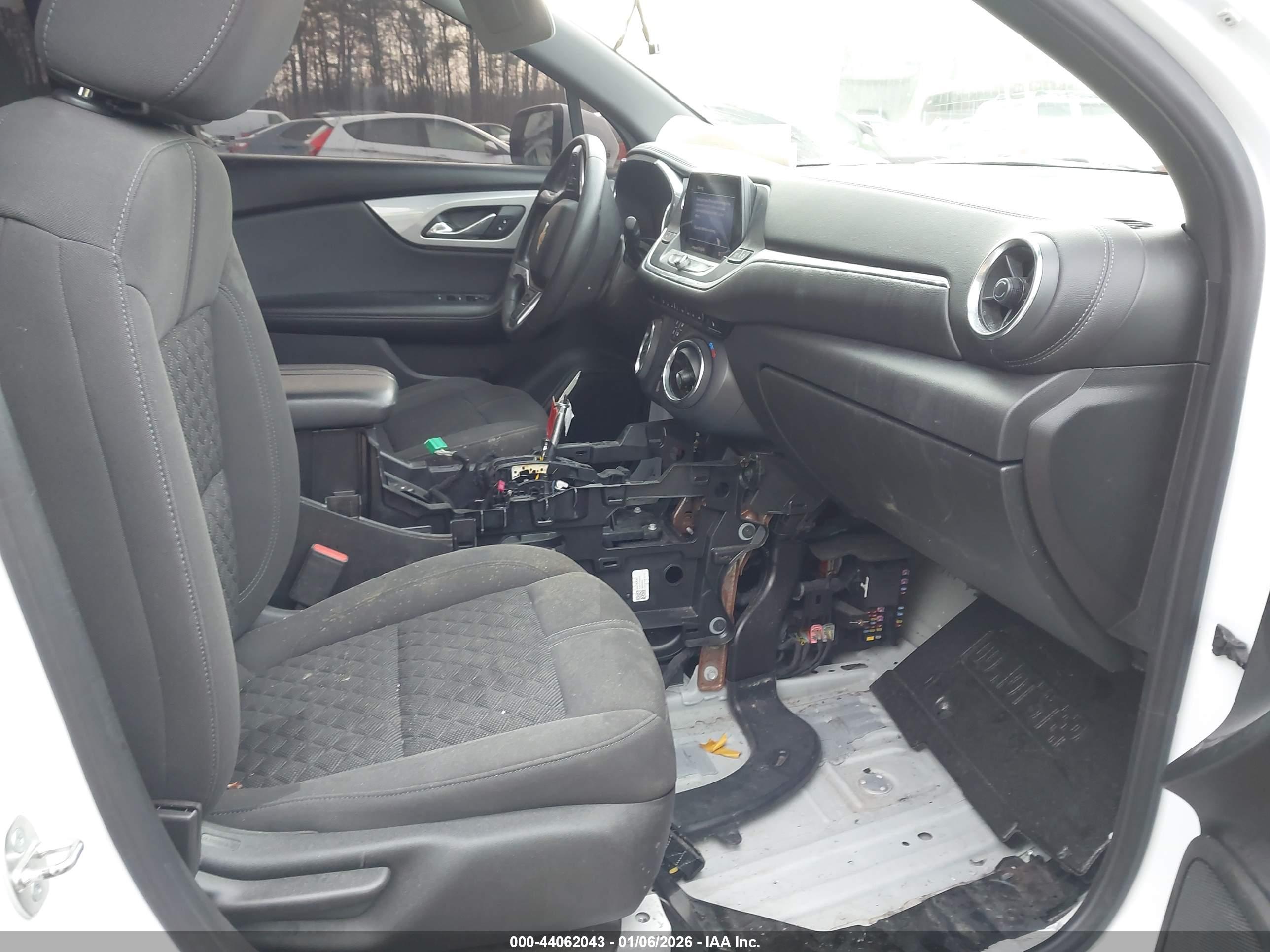 CHEVROLET BLAZER image 5