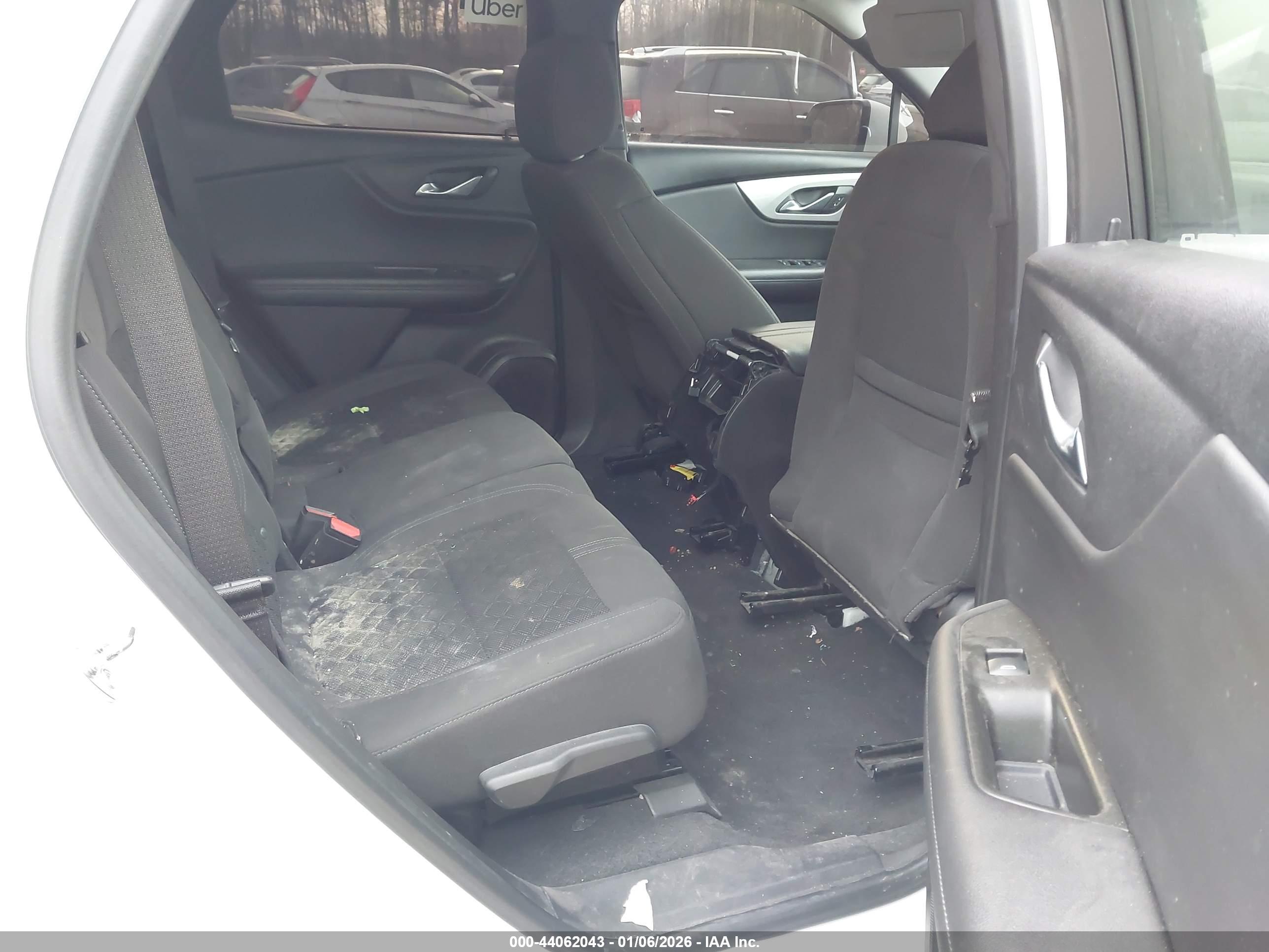 CHEVROLET BLAZER image 8