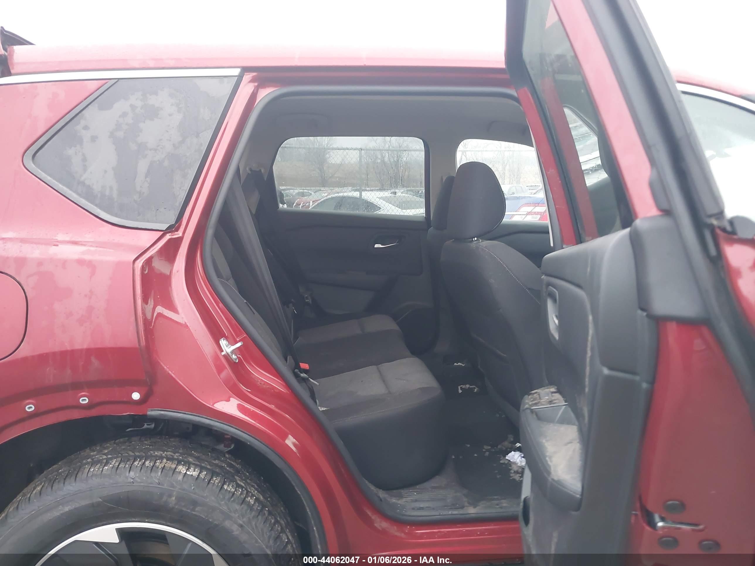 NISSAN ROGUE image 8