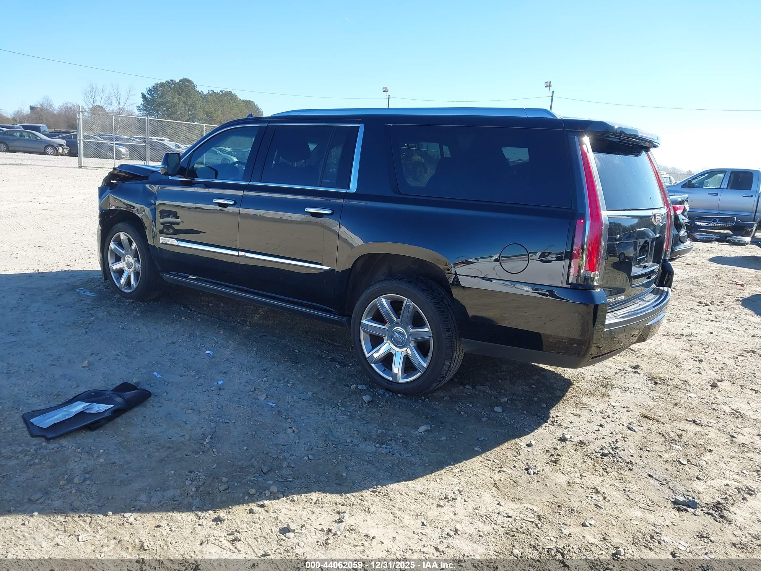 CADILLAC ESCALADE image 3
