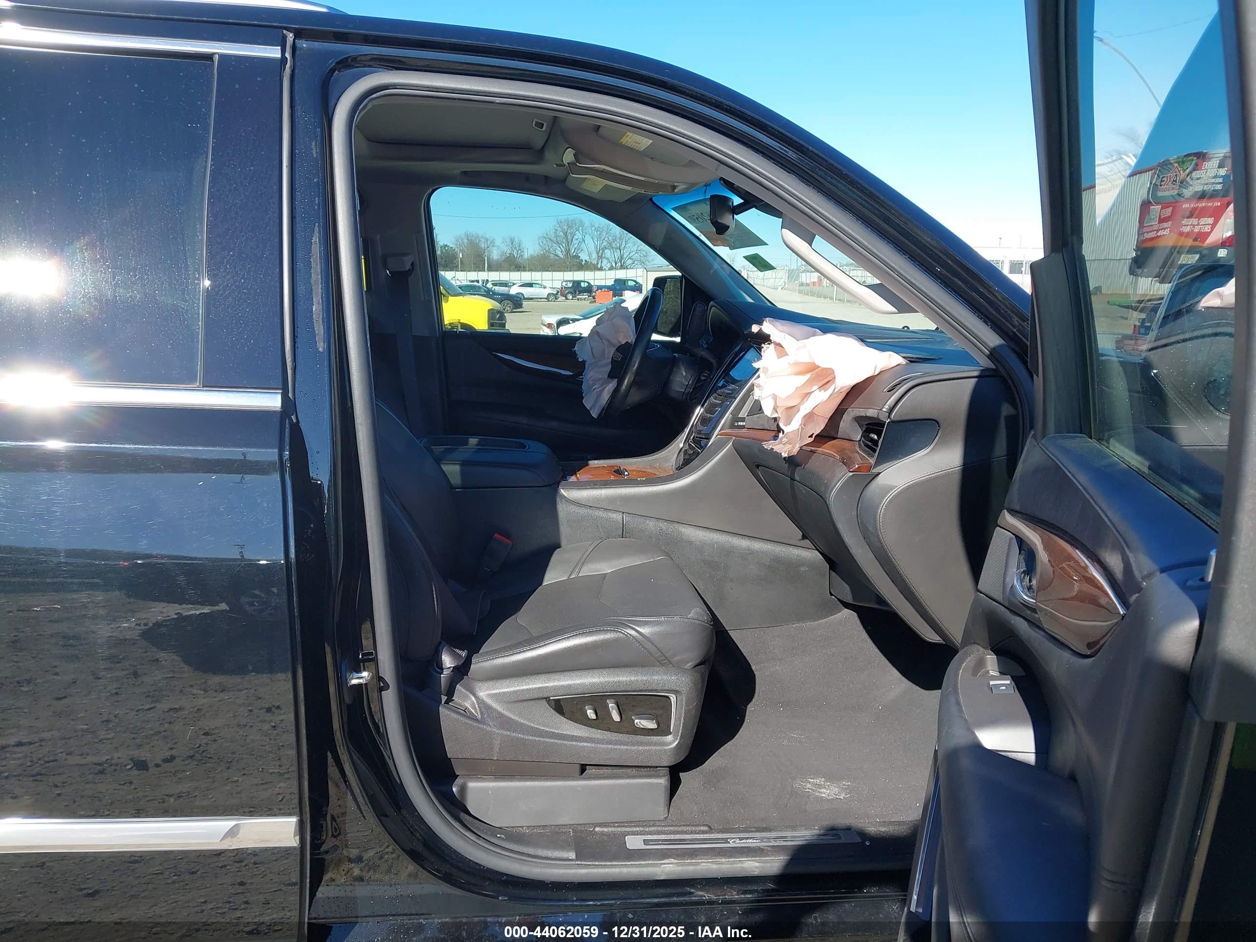 CADILLAC ESCALADE image 5