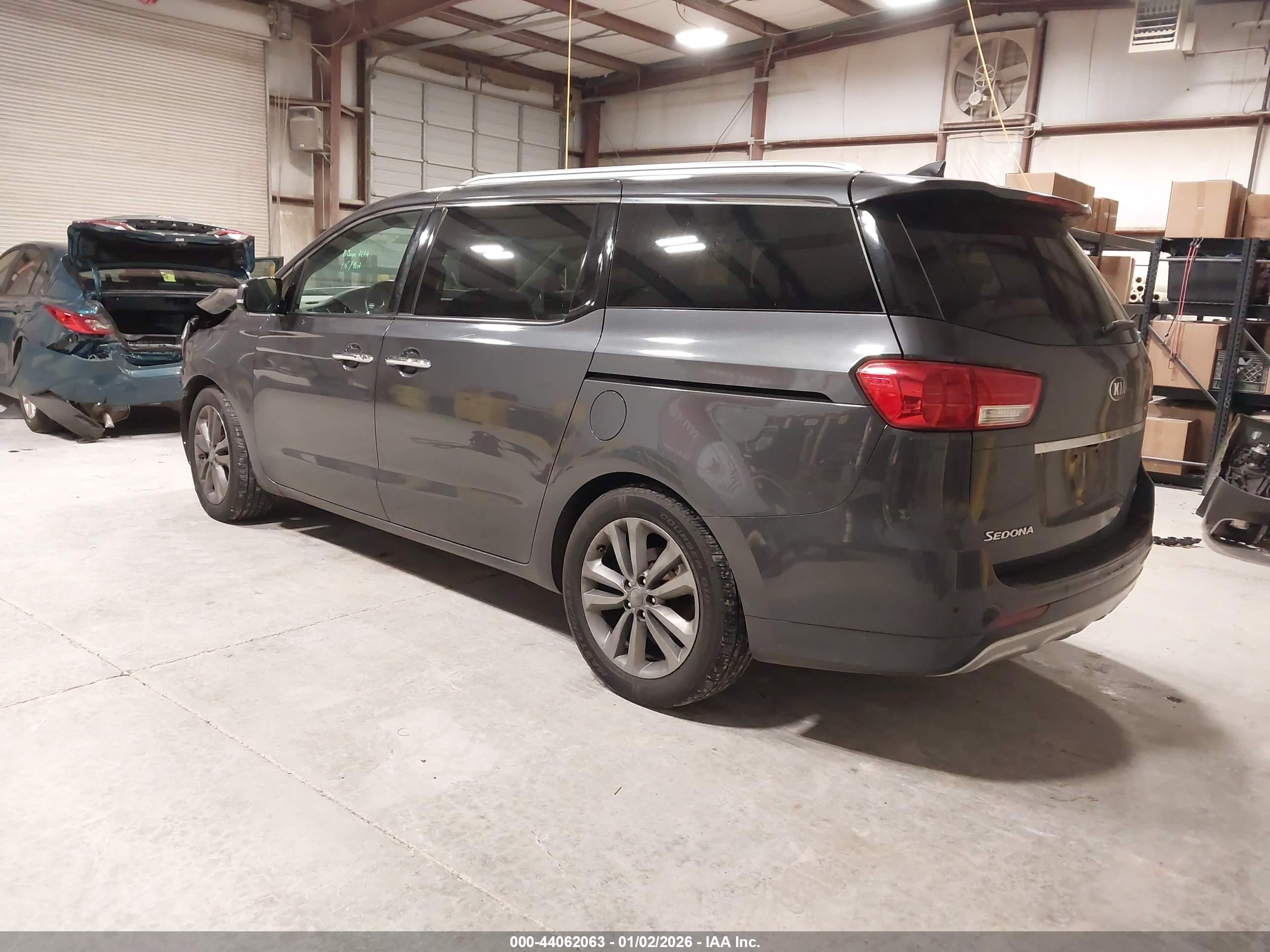 KIA SEDONA image 3