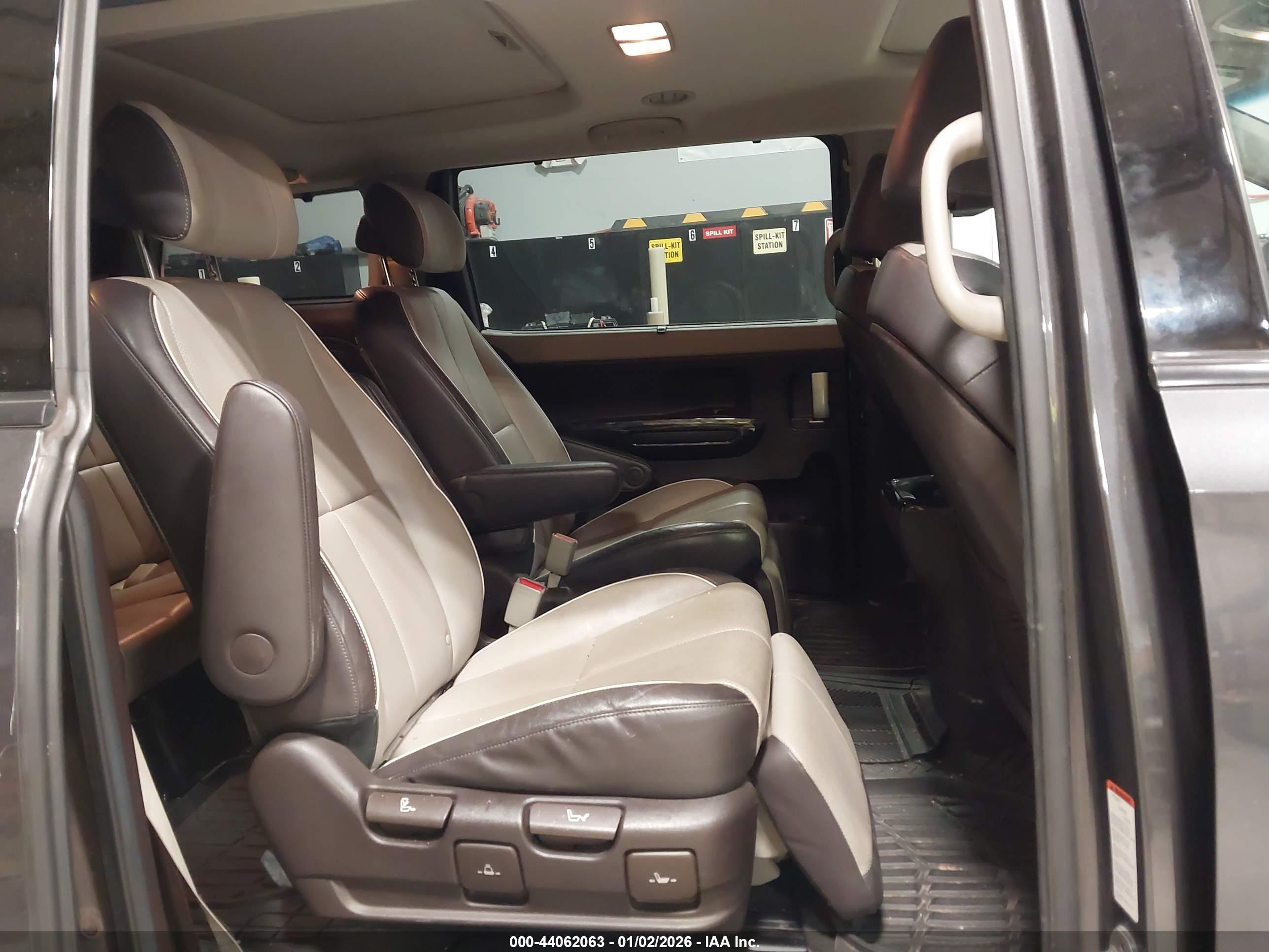 KIA SEDONA image 8