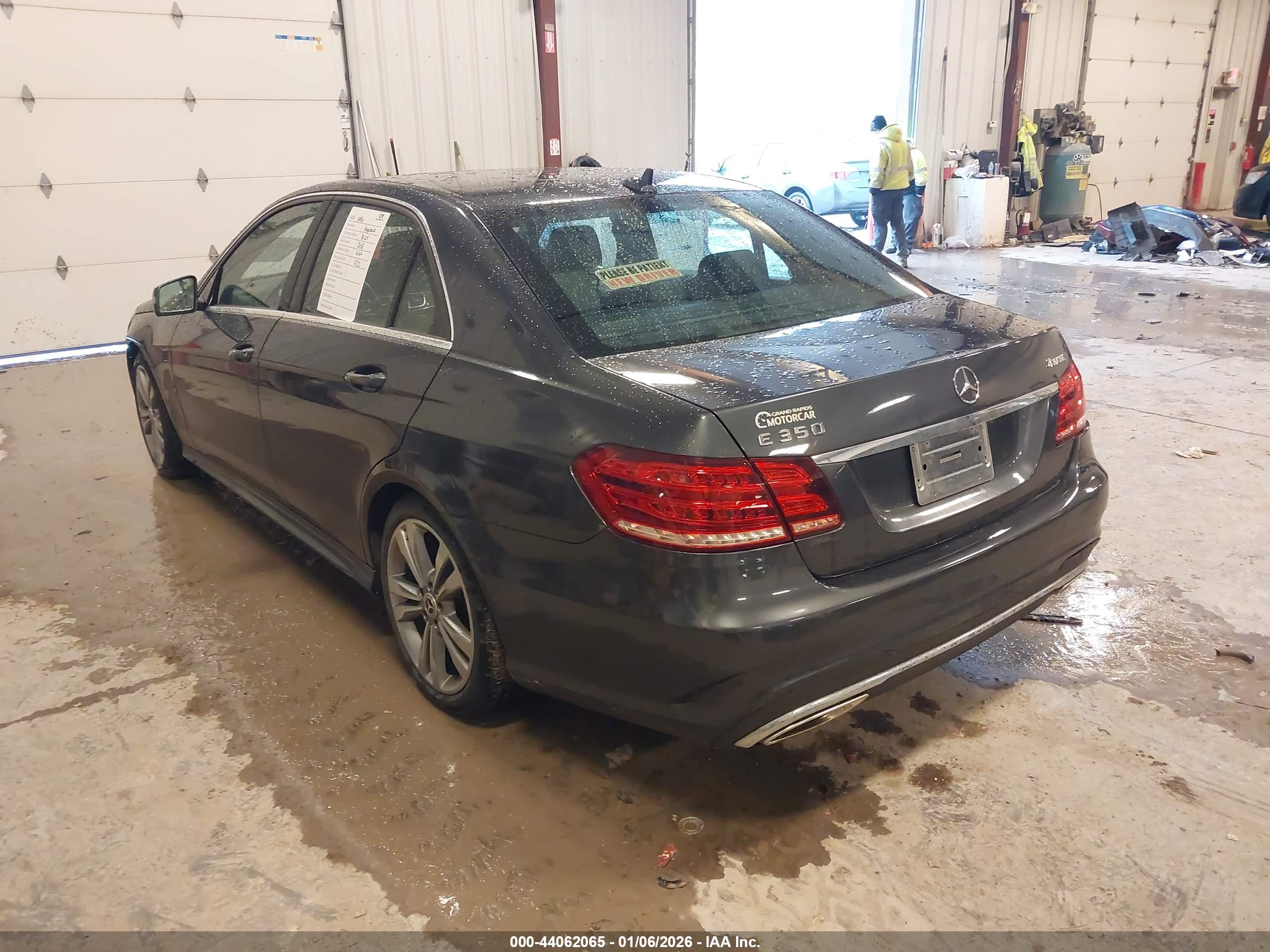MERCEDES-BENZ E image 3