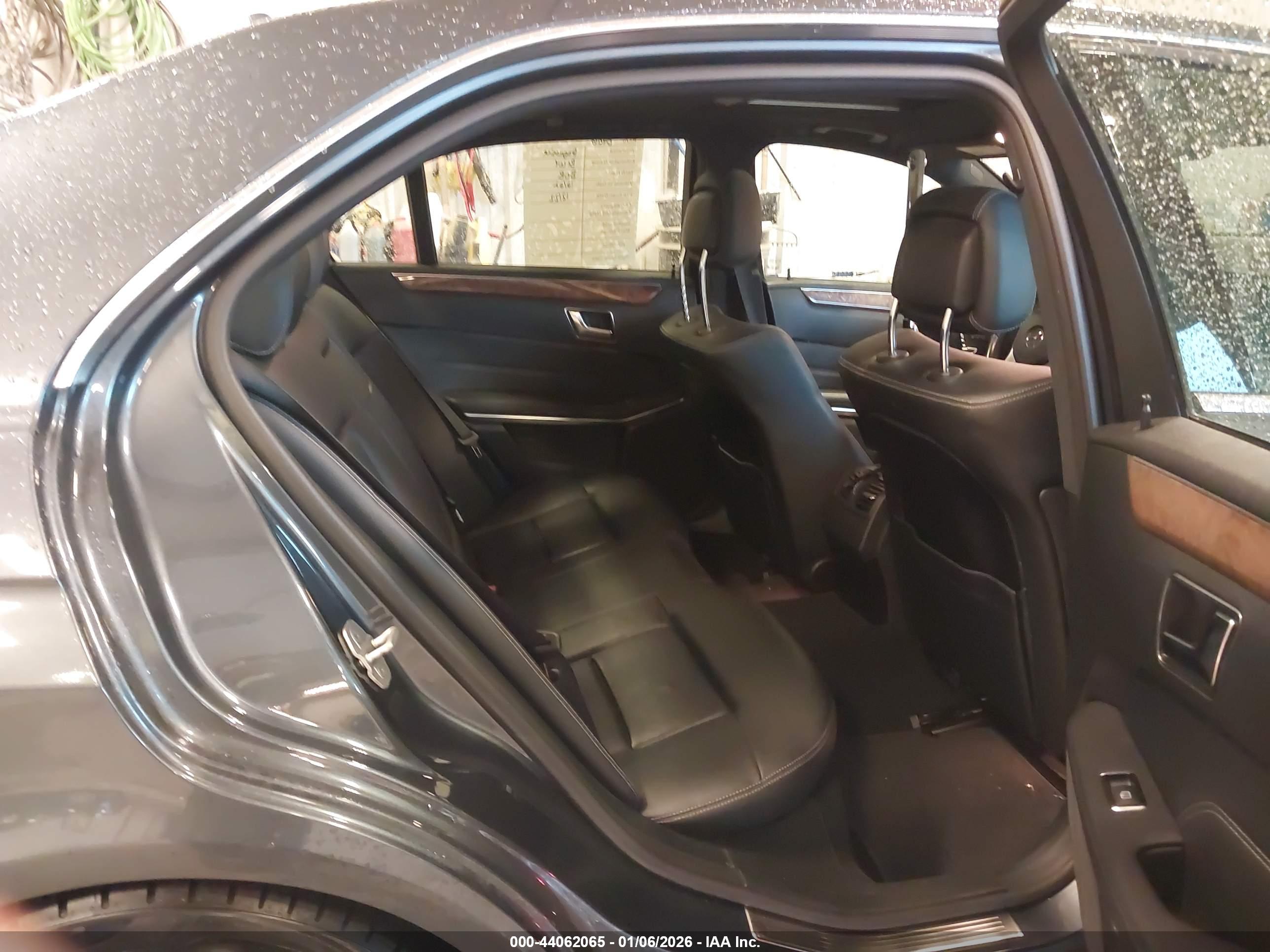 MERCEDES-BENZ E image 8