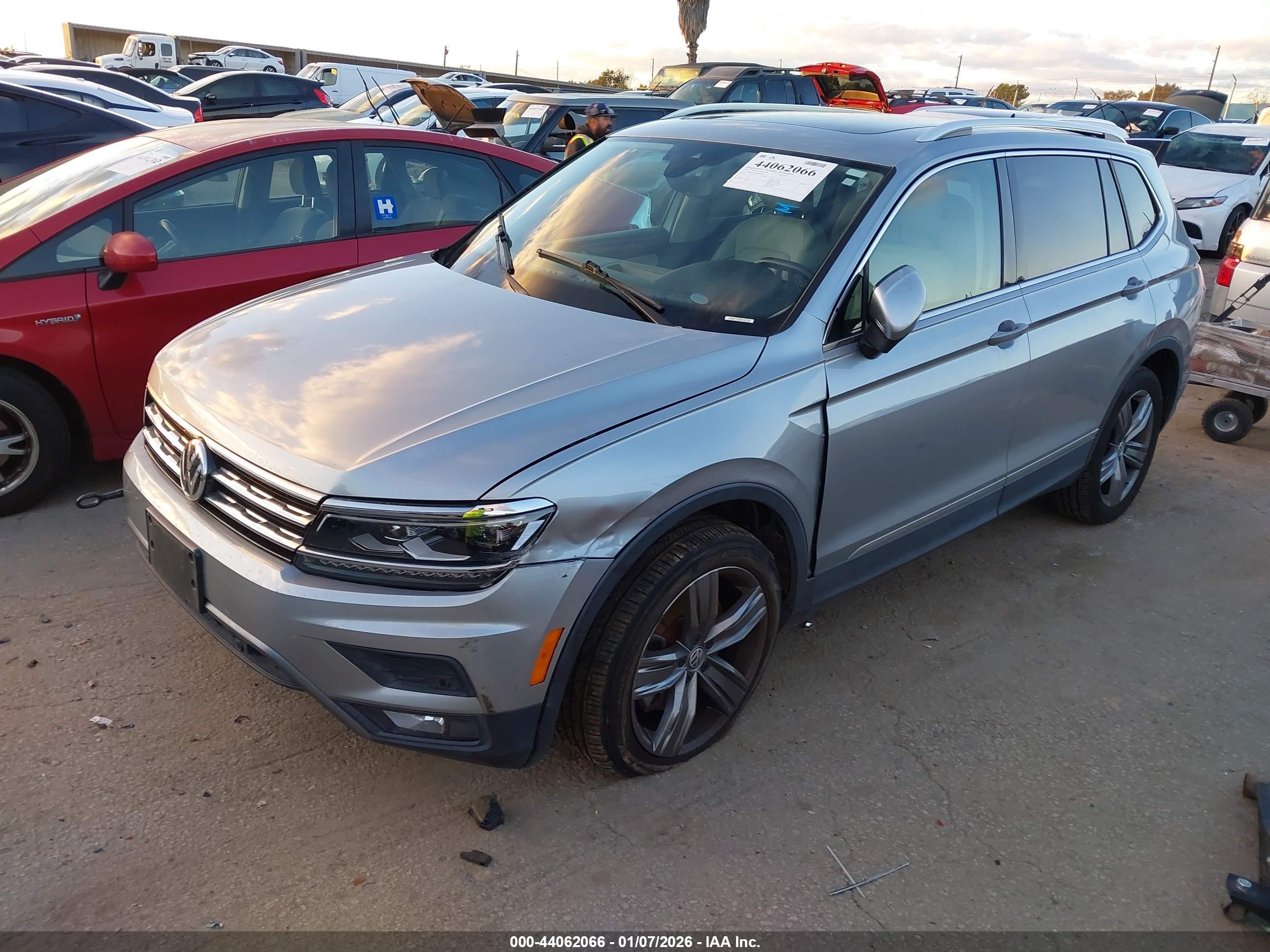 VOLKSWAGEN TIGUAN image 2