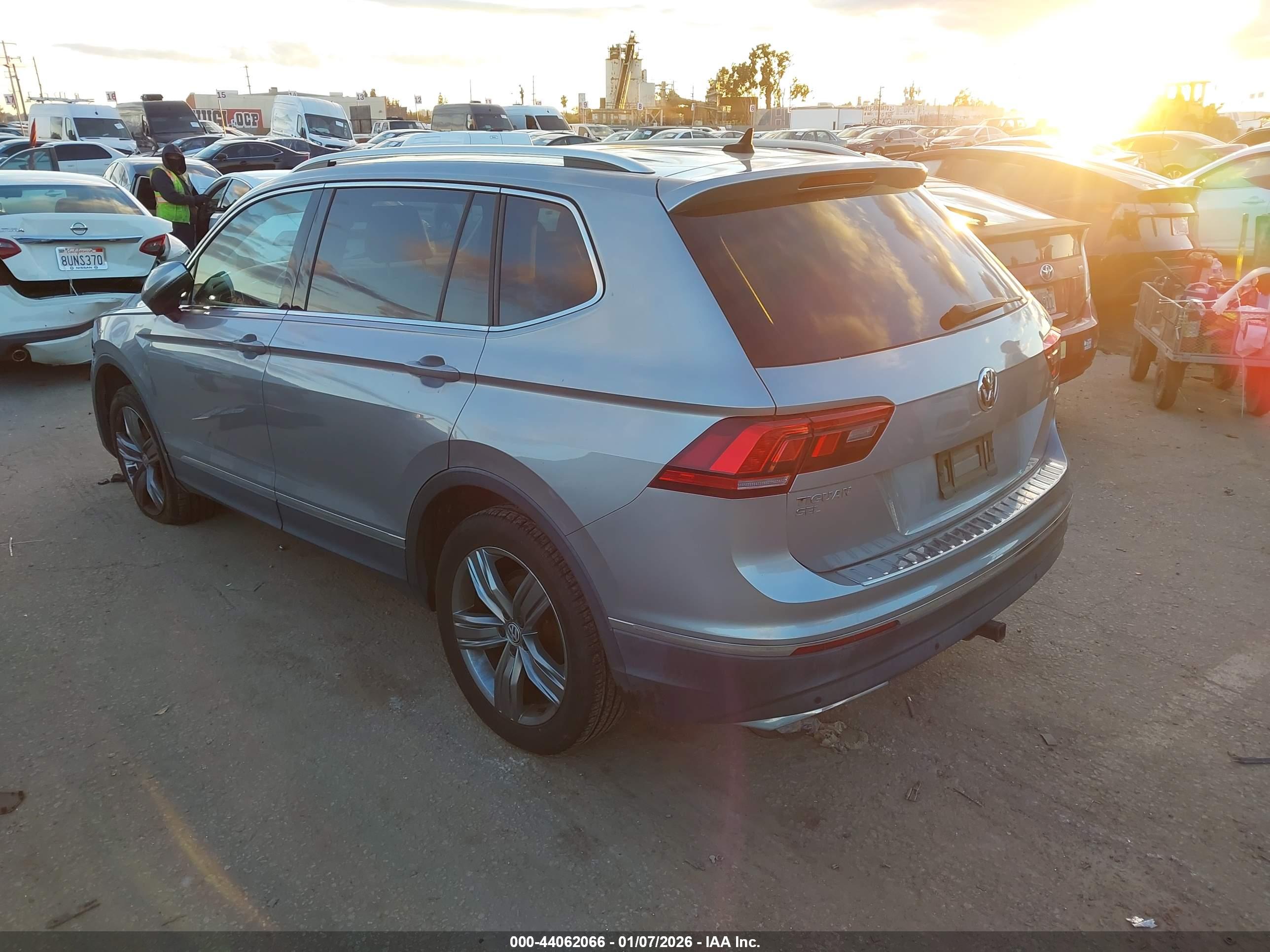 VOLKSWAGEN TIGUAN image 3