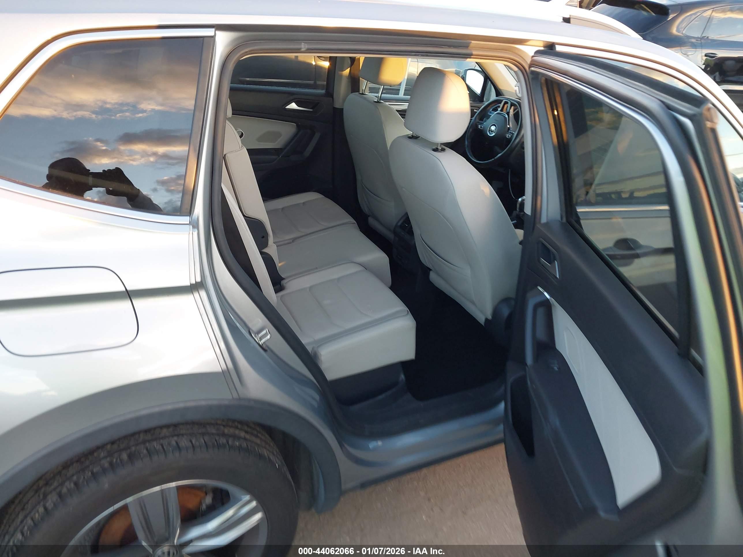 VOLKSWAGEN TIGUAN image 8