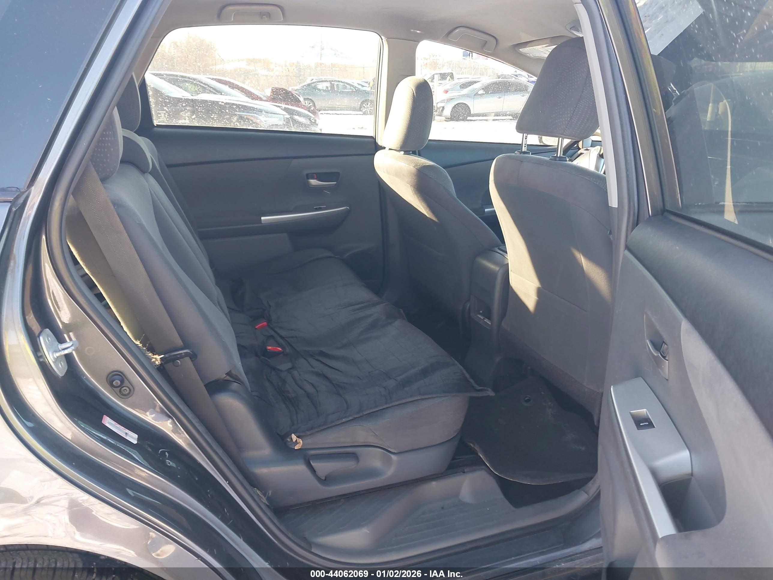 TOYOTA PRIUS image 8