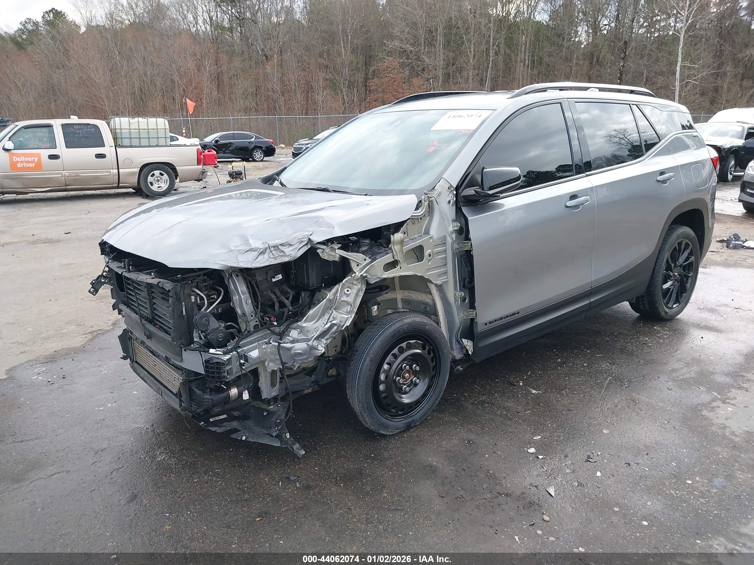GMC TERRAIN image 2