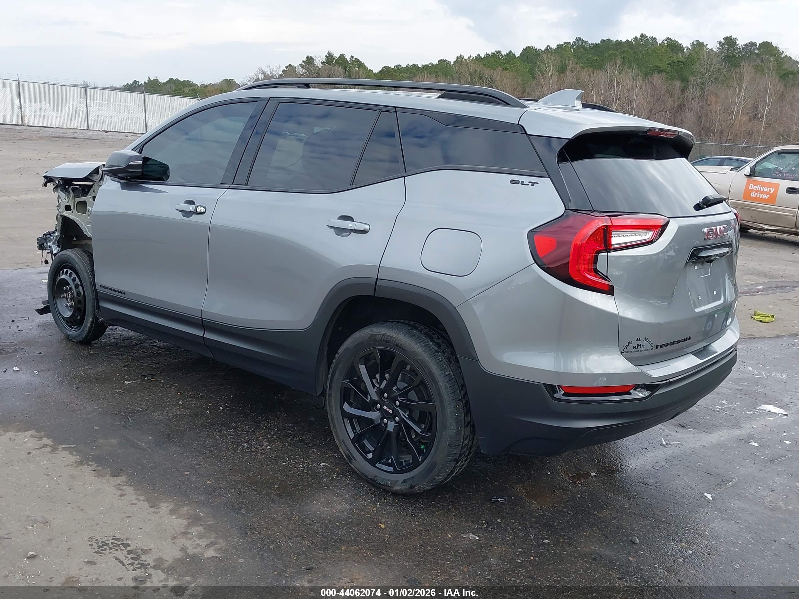 GMC TERRAIN image 3