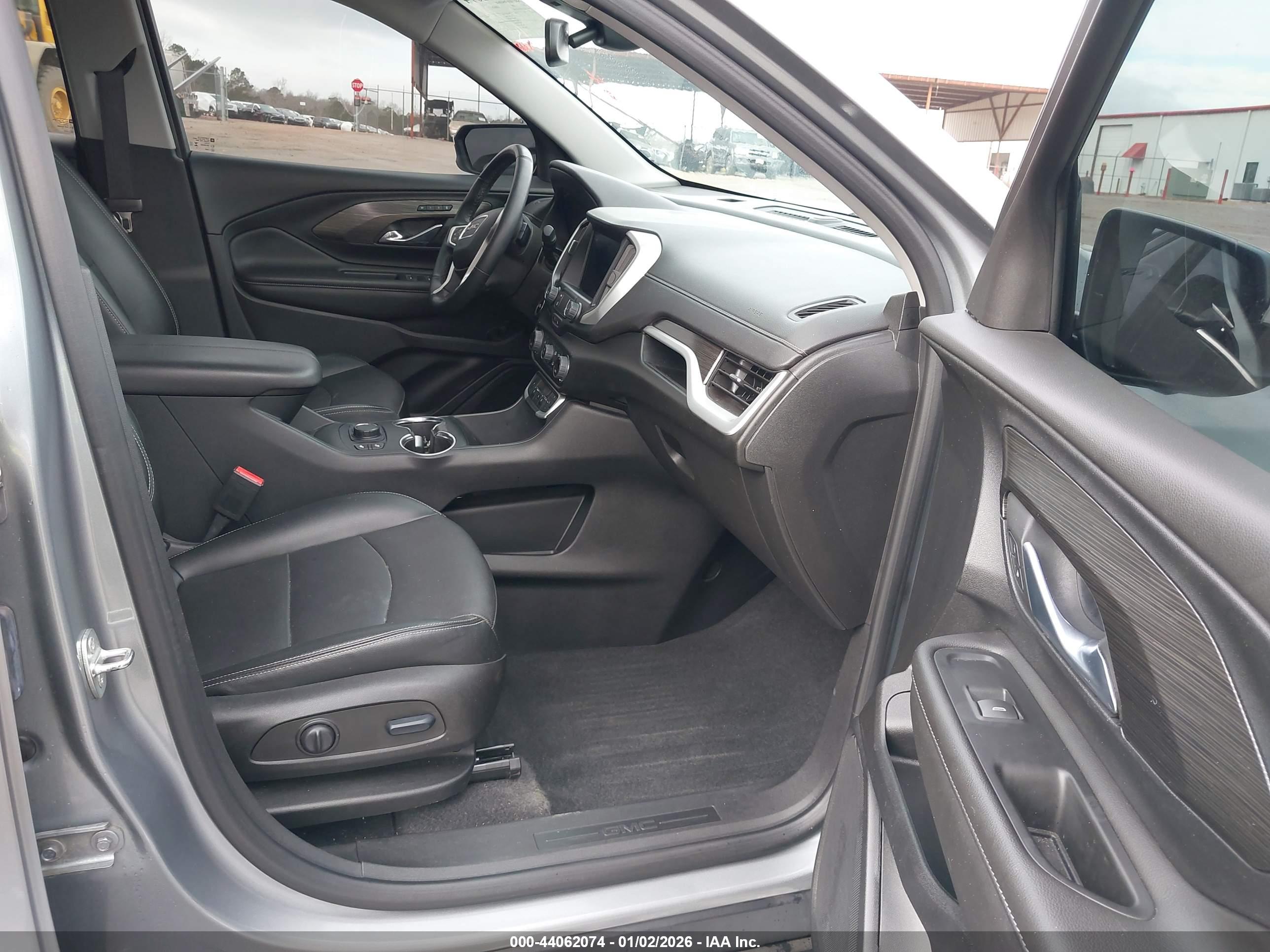 GMC TERRAIN image 5
