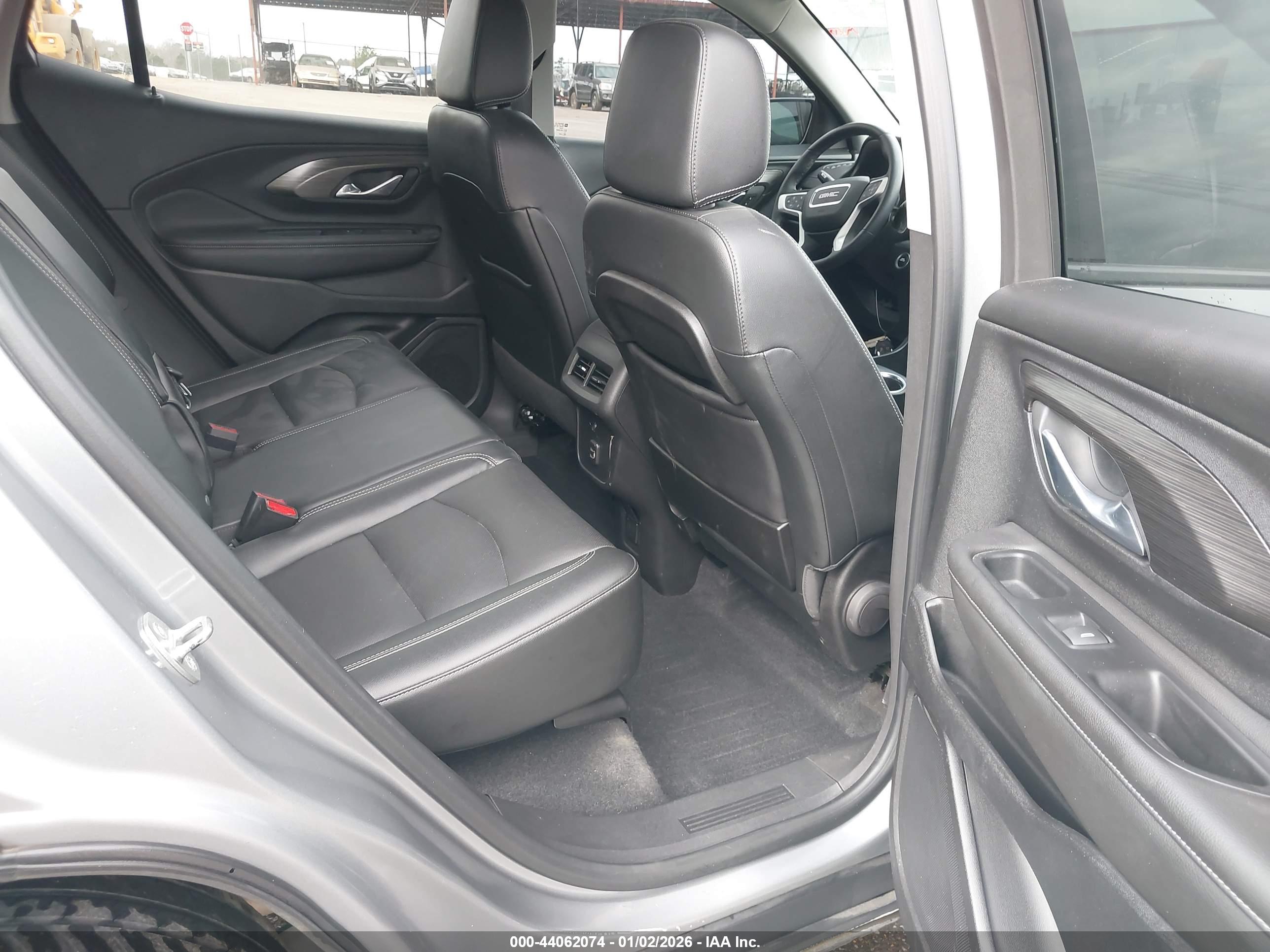 GMC TERRAIN image 8