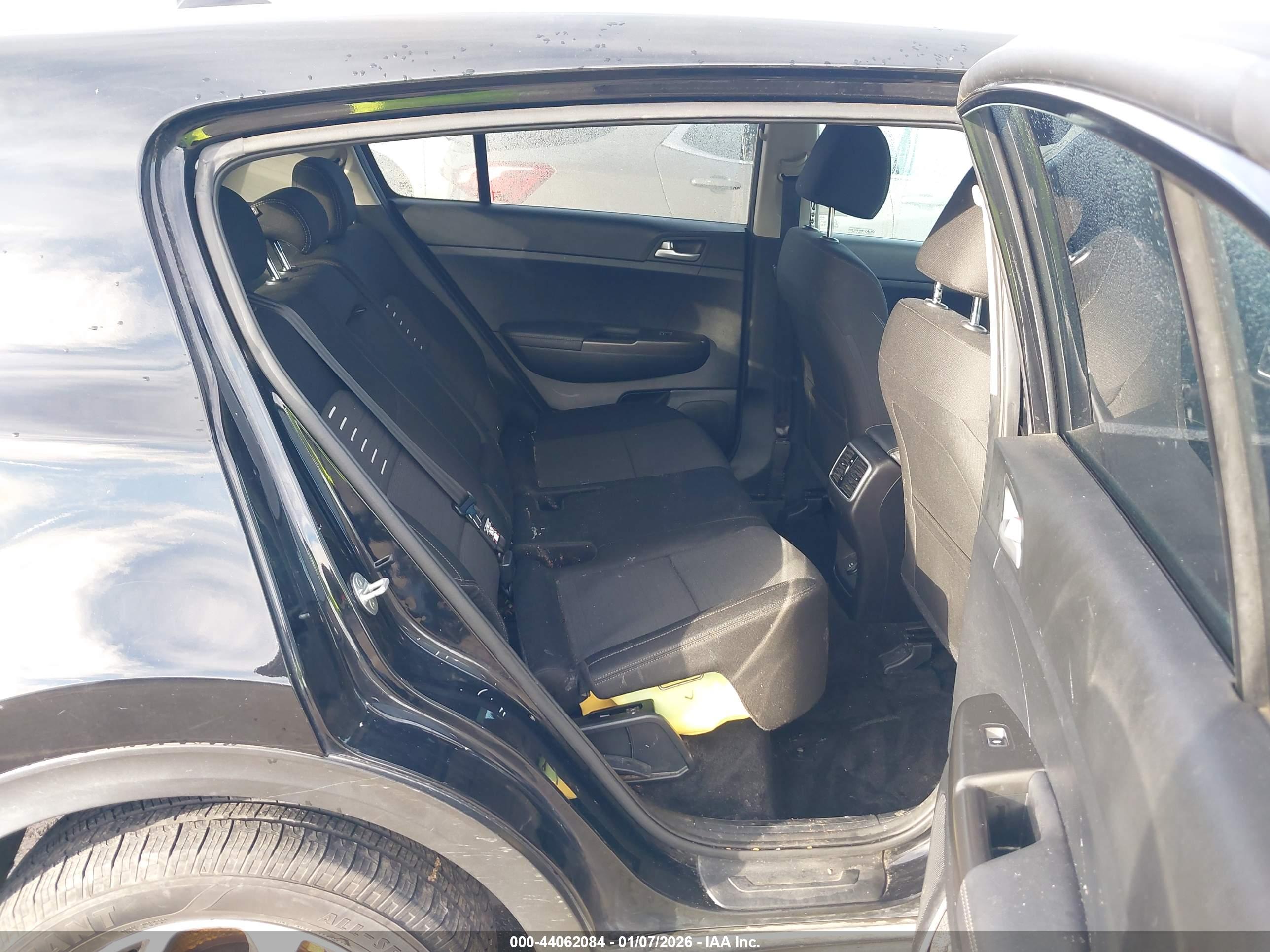 KIA SPORTAGE image 8