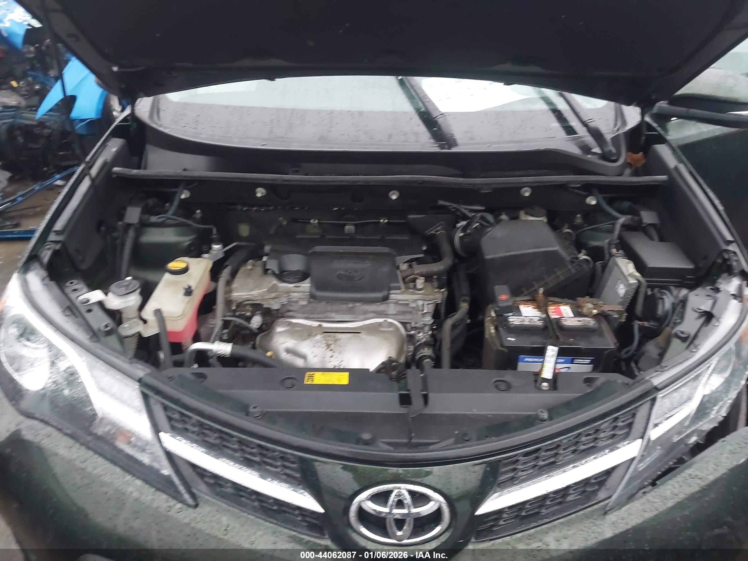 TOYOTA RAV4 image 10