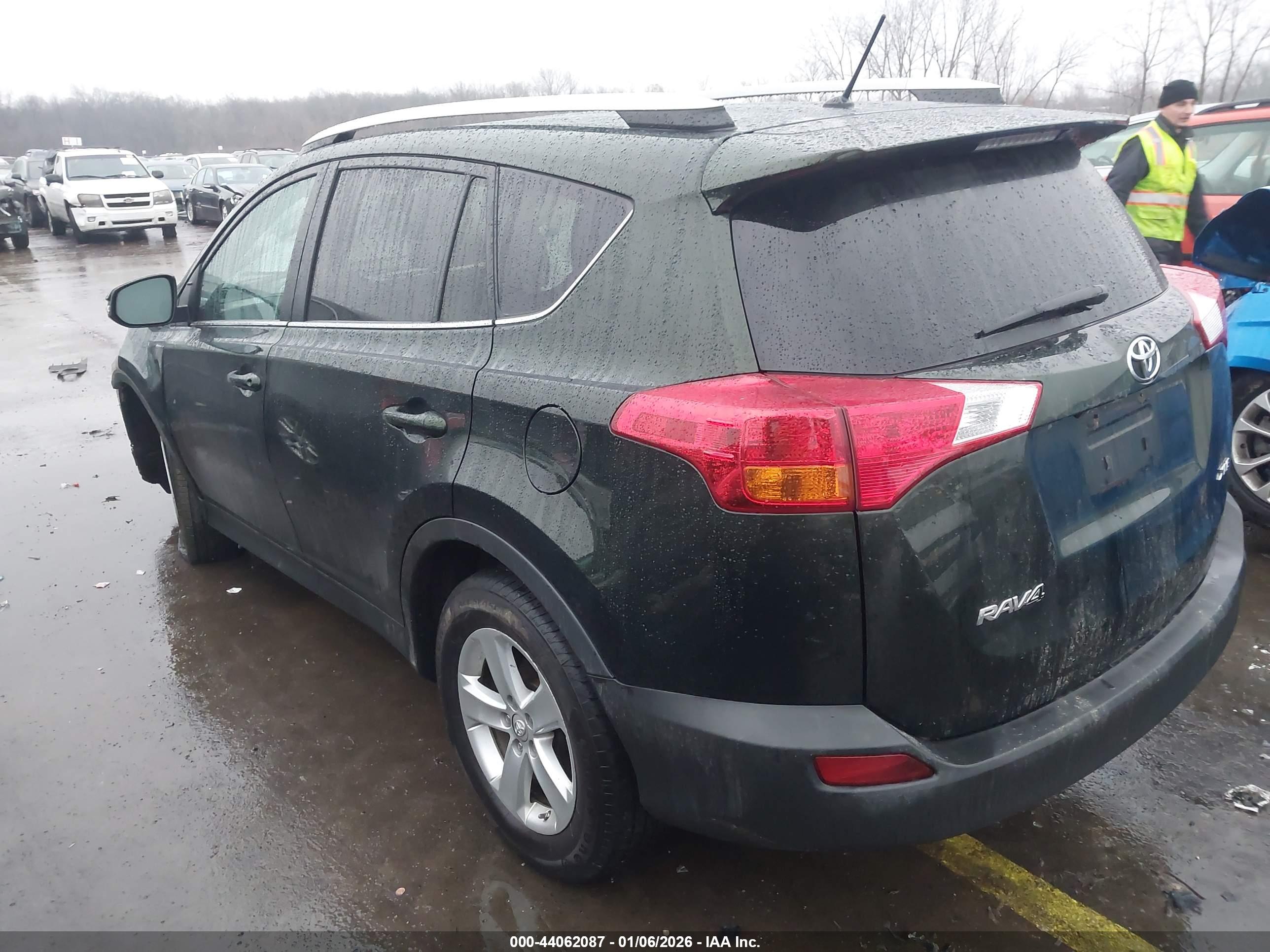 TOYOTA RAV4 image 3