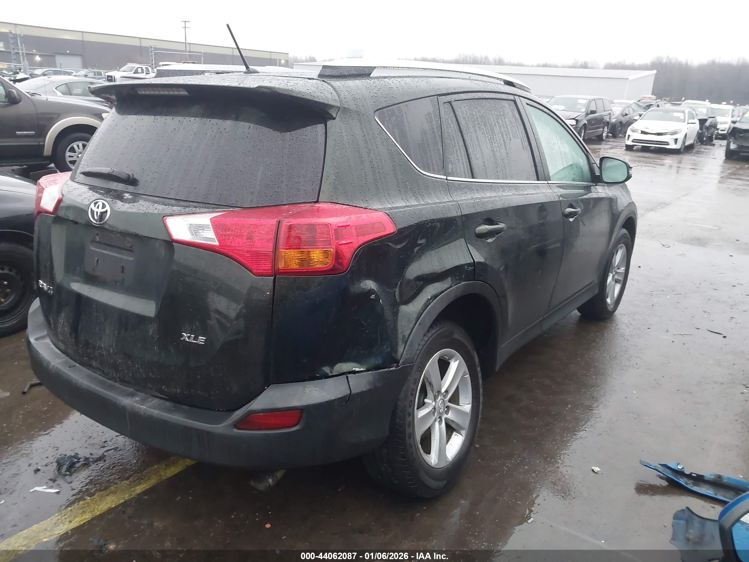 TOYOTA RAV4 image 4
