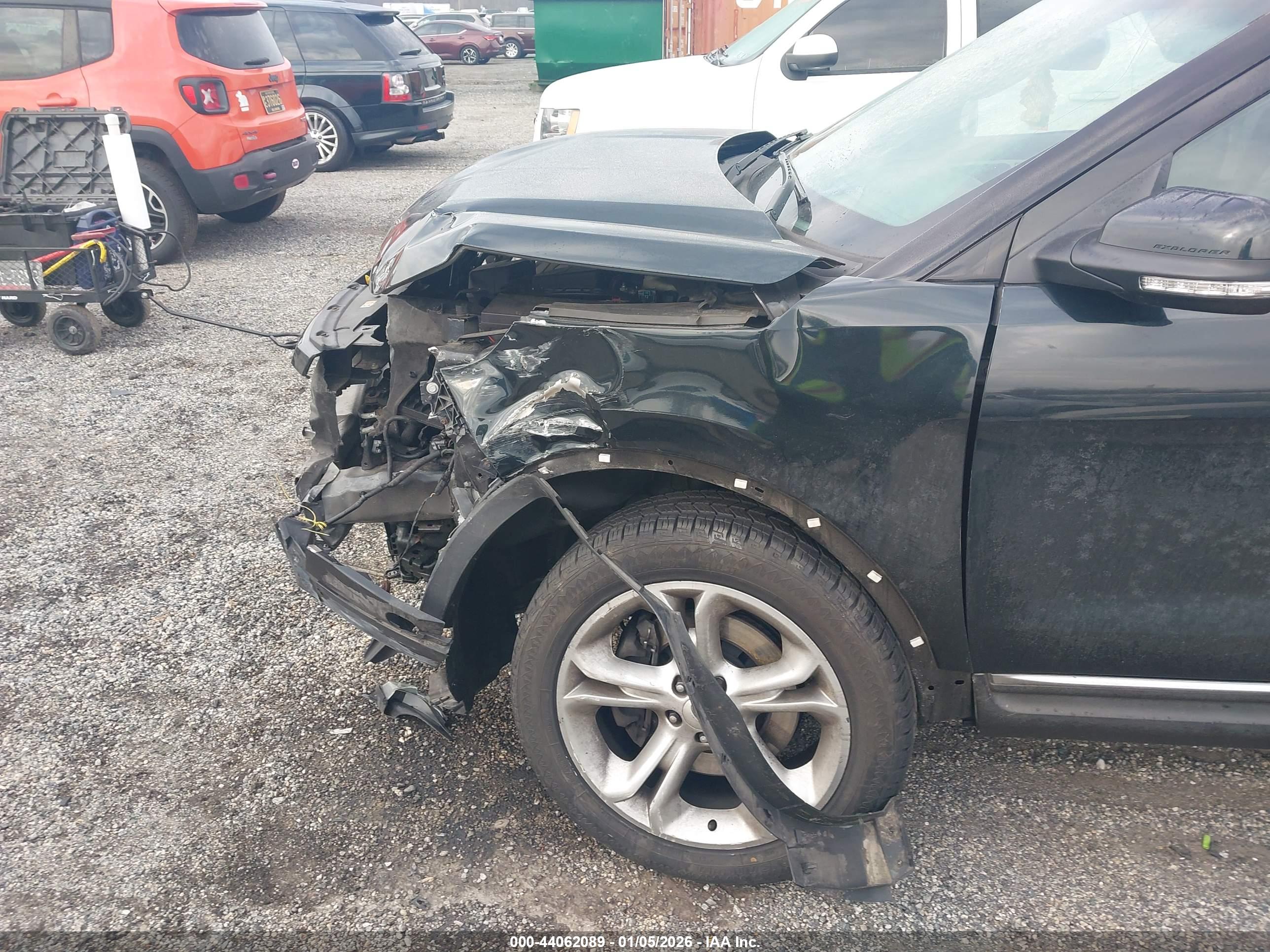 FORD EXPLORER image 6