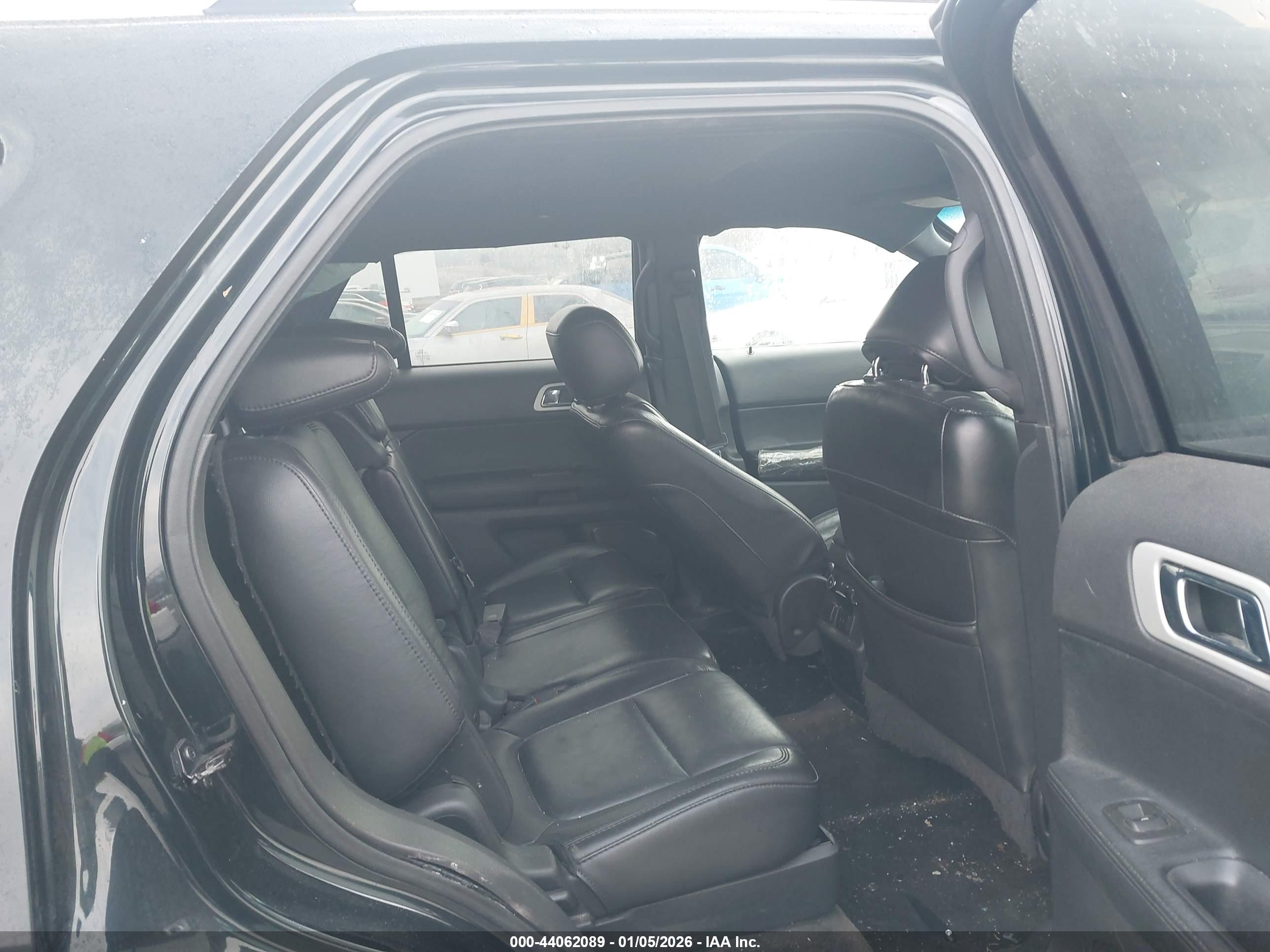 FORD EXPLORER image 8