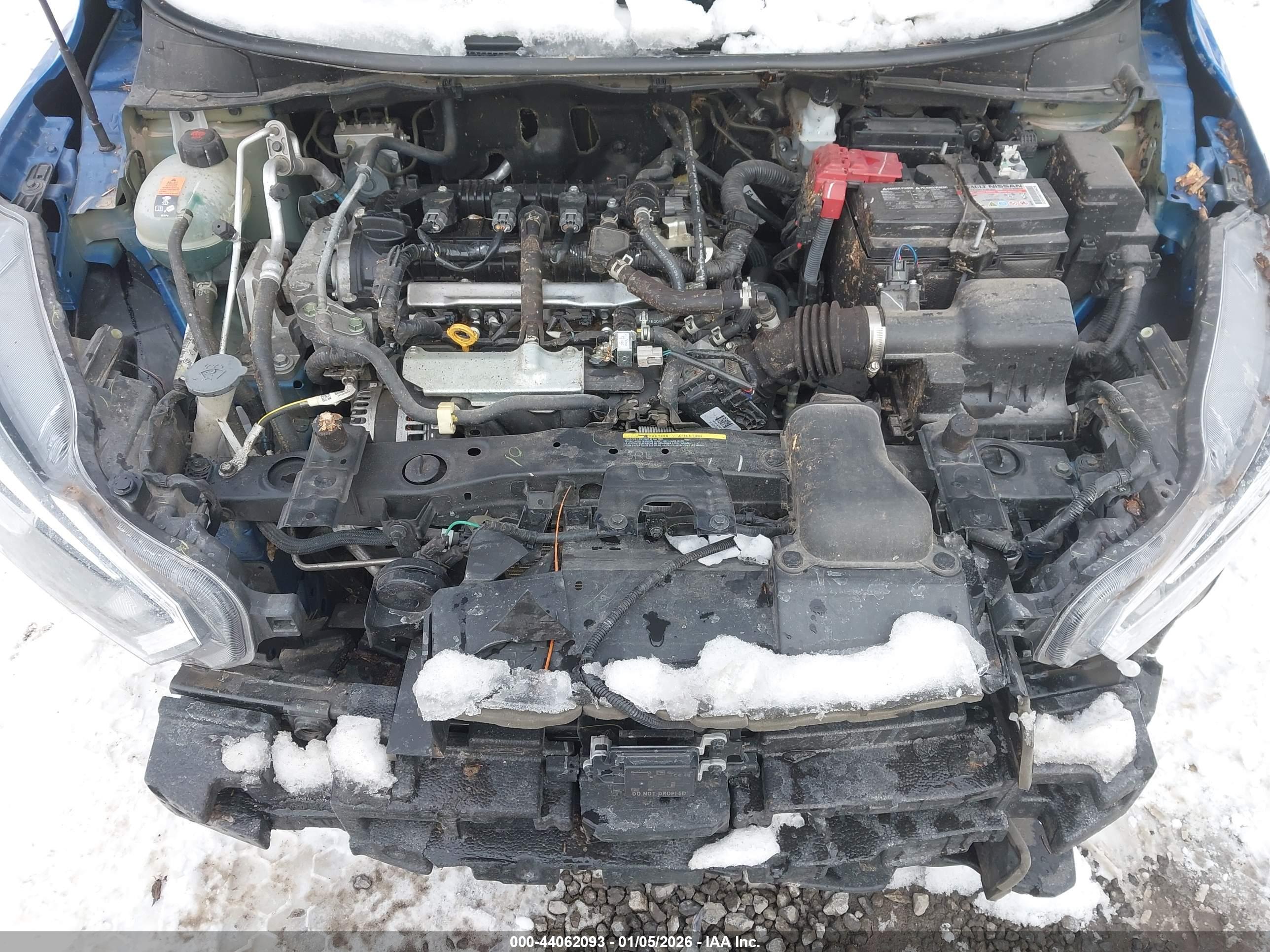NISSAN VERSA image 10