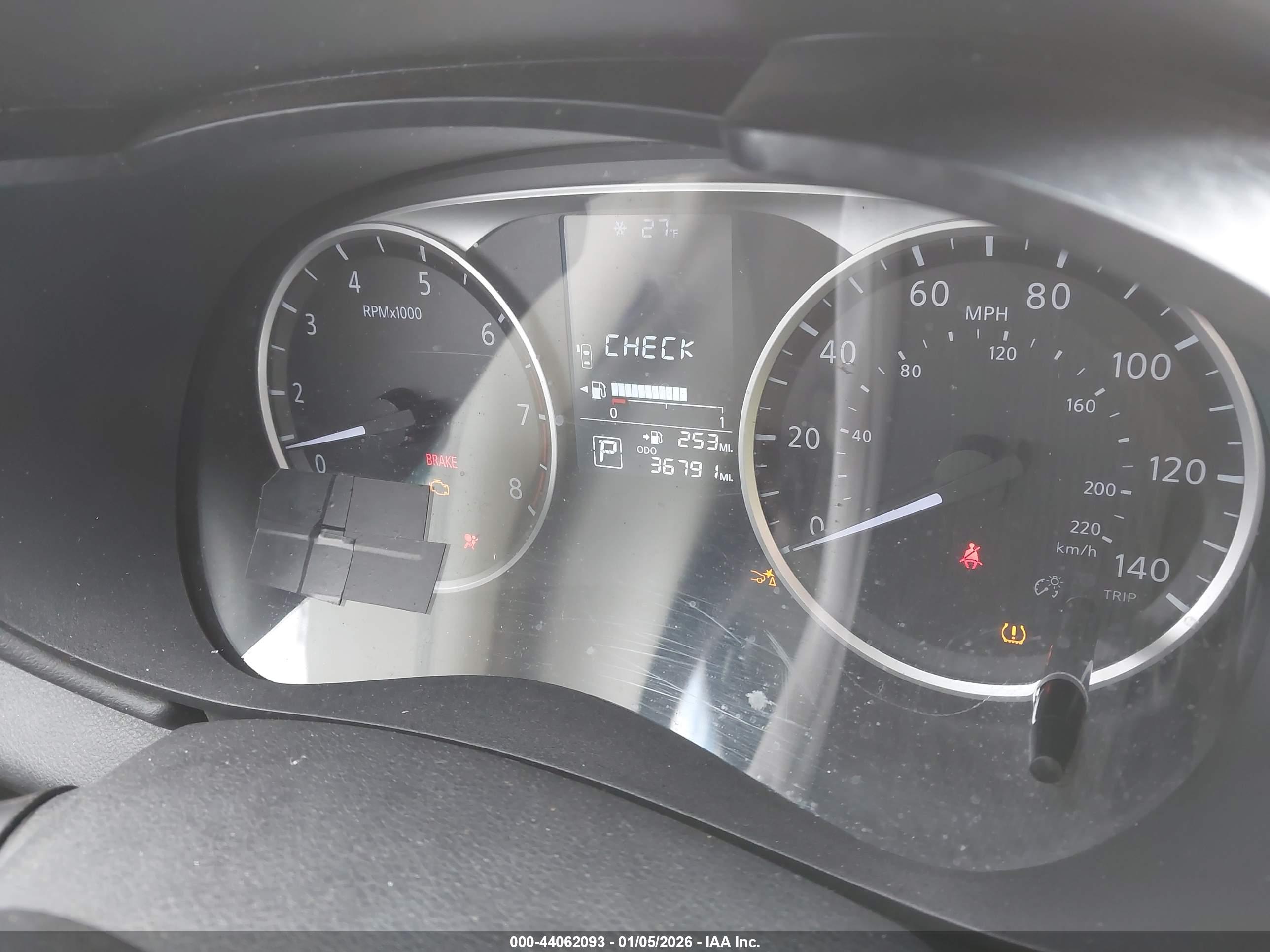NISSAN VERSA image 7