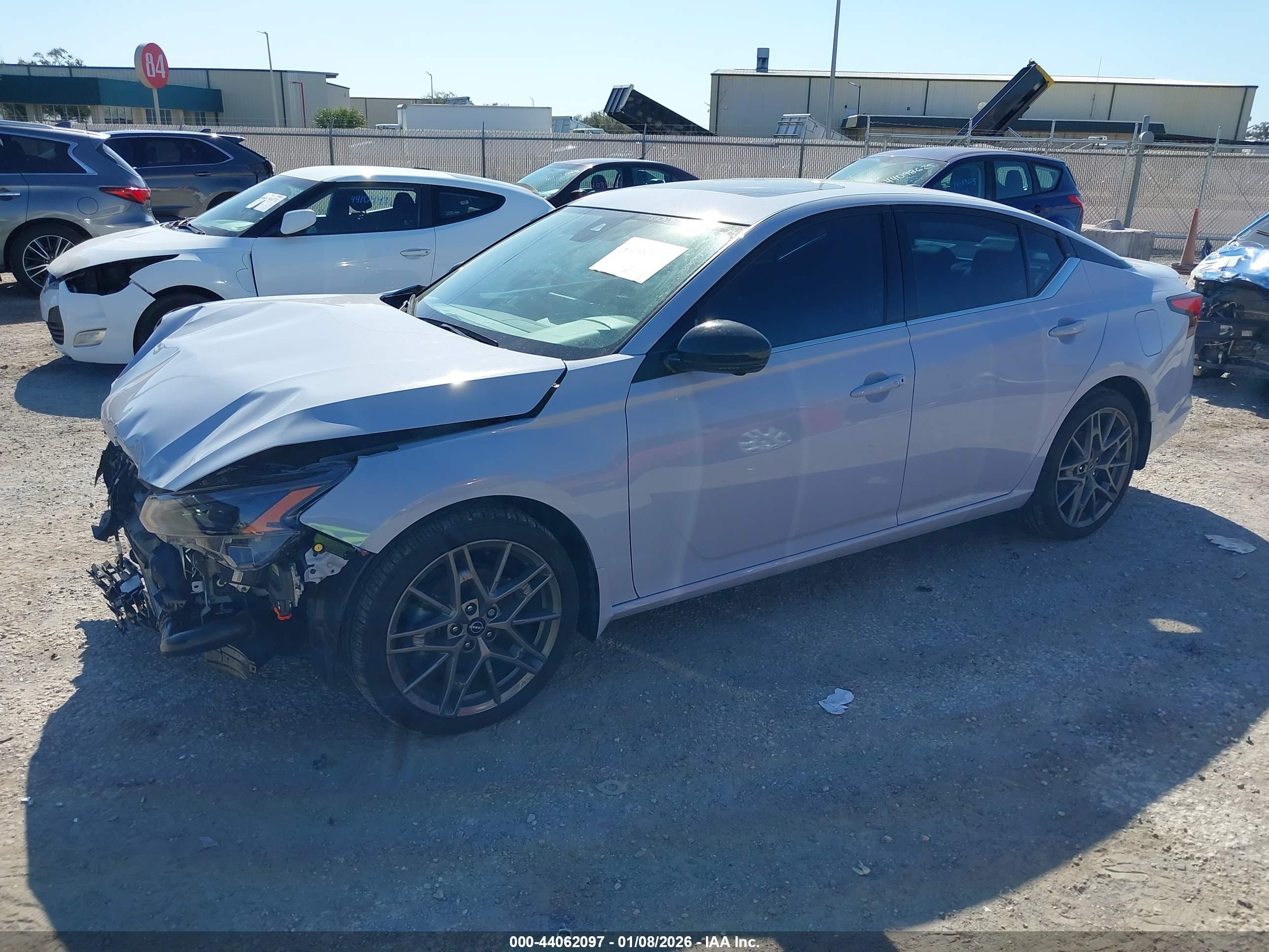 NISSAN ALTIMA image 2