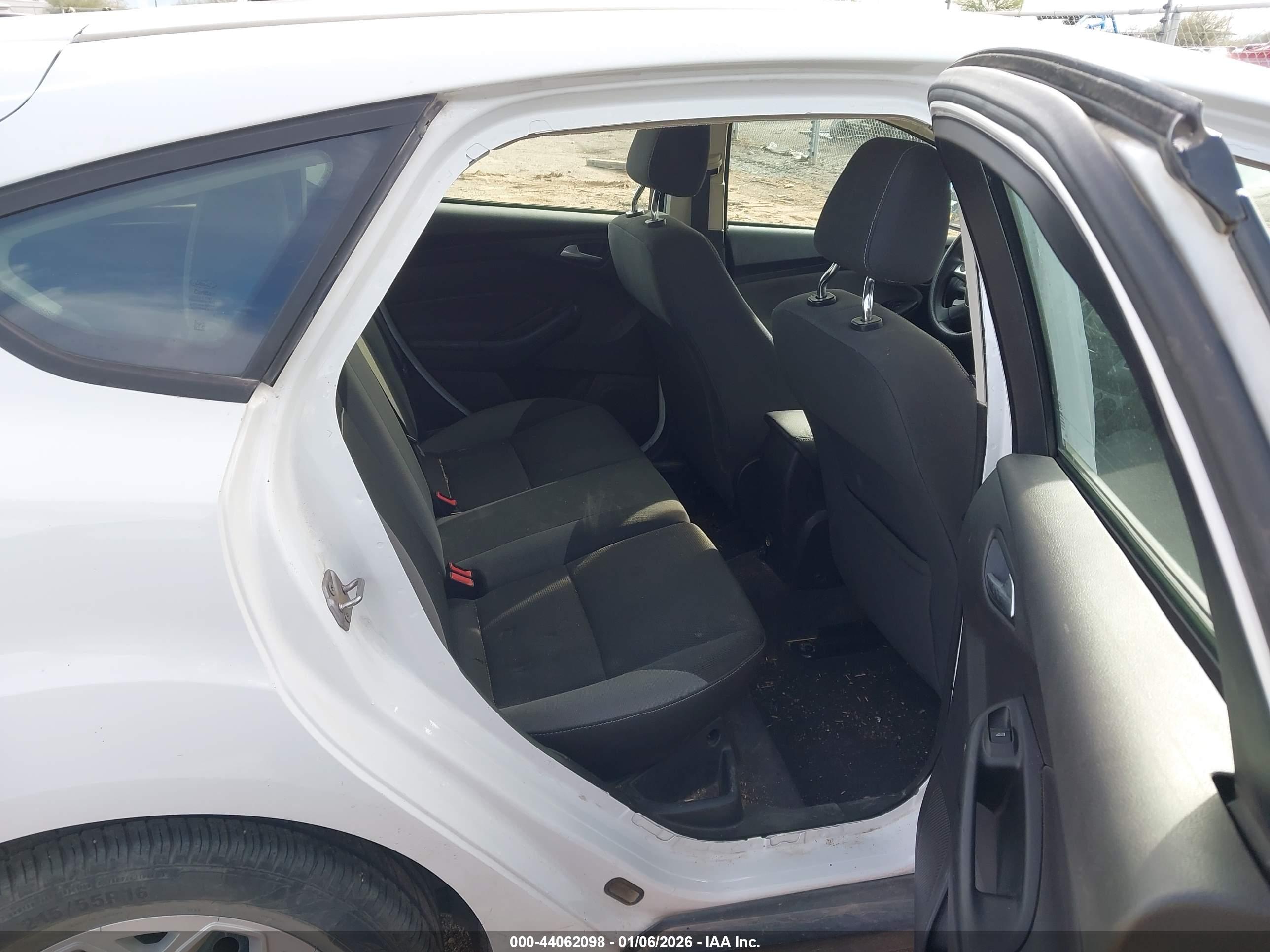 FORD FOCUS image 8