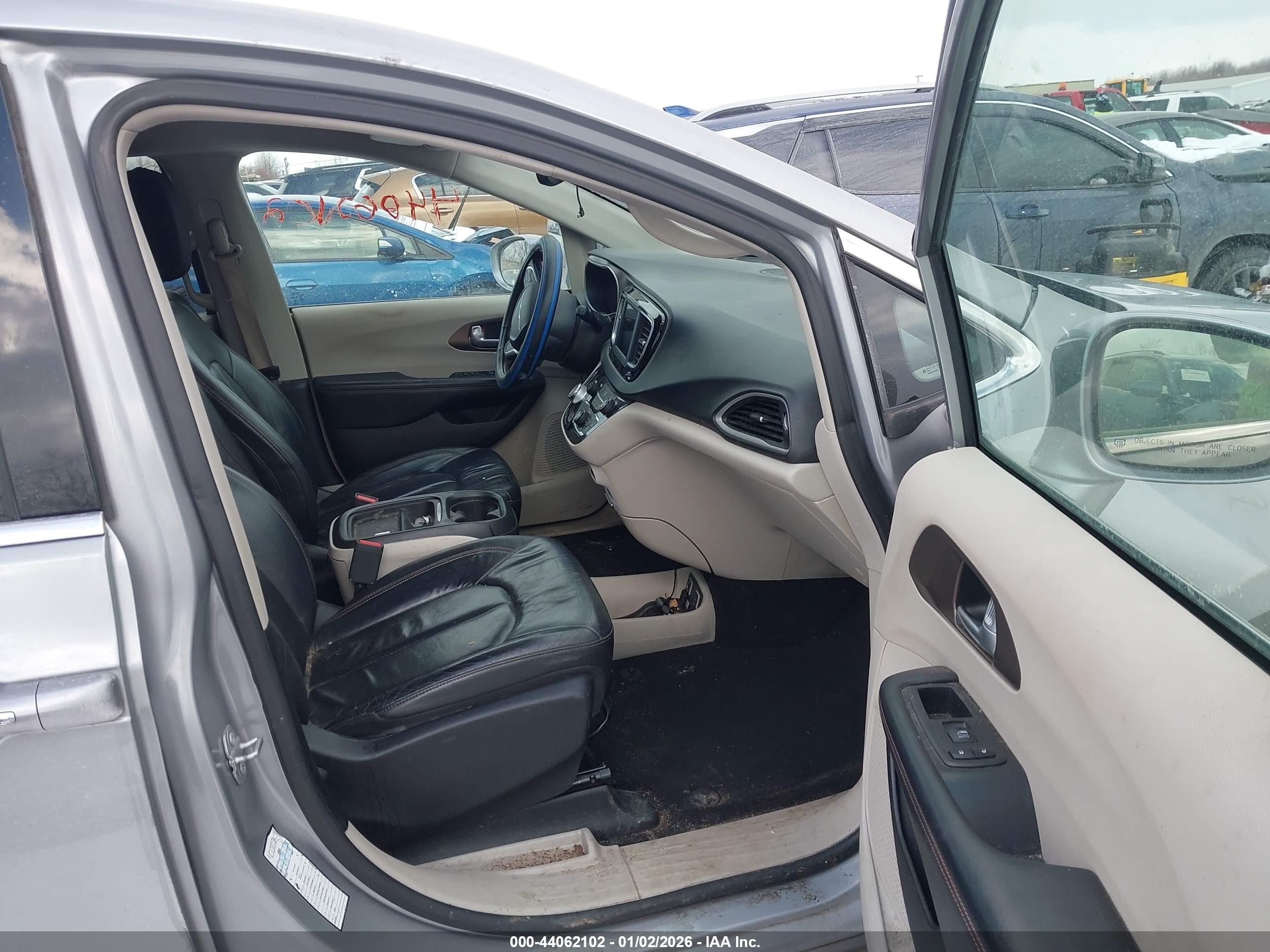 CHRYSLER PACIFICA image 5