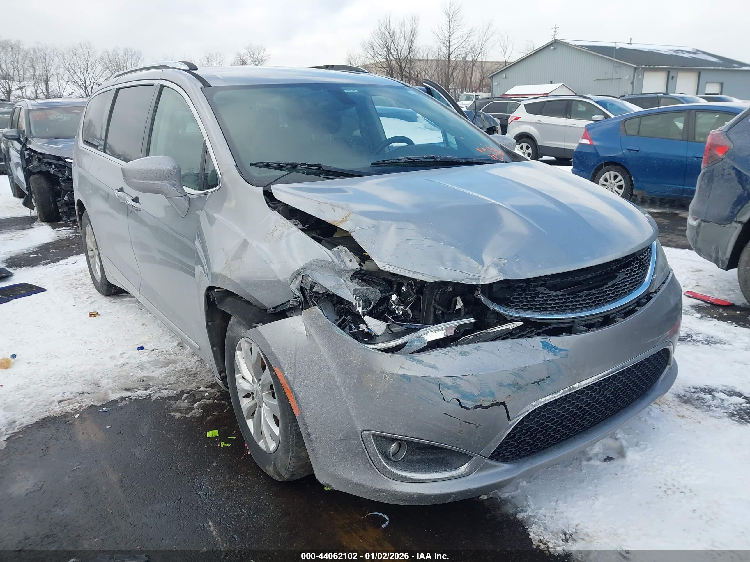 CHRYSLER PACIFICA image 6