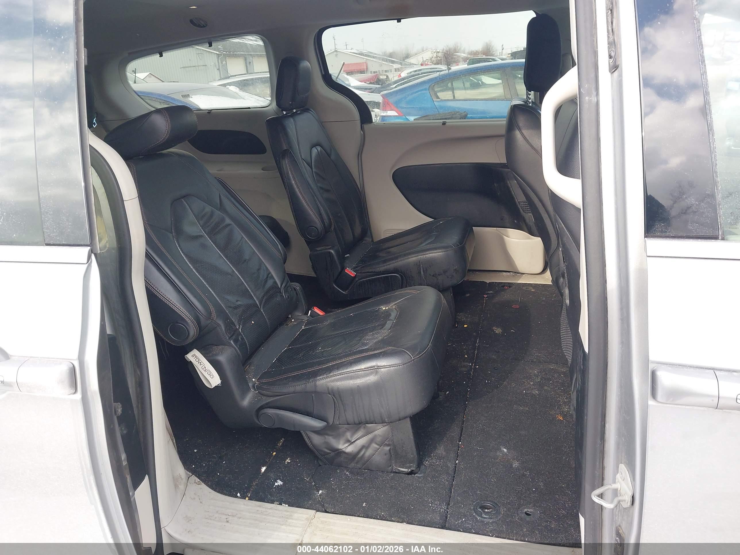CHRYSLER PACIFICA image 8